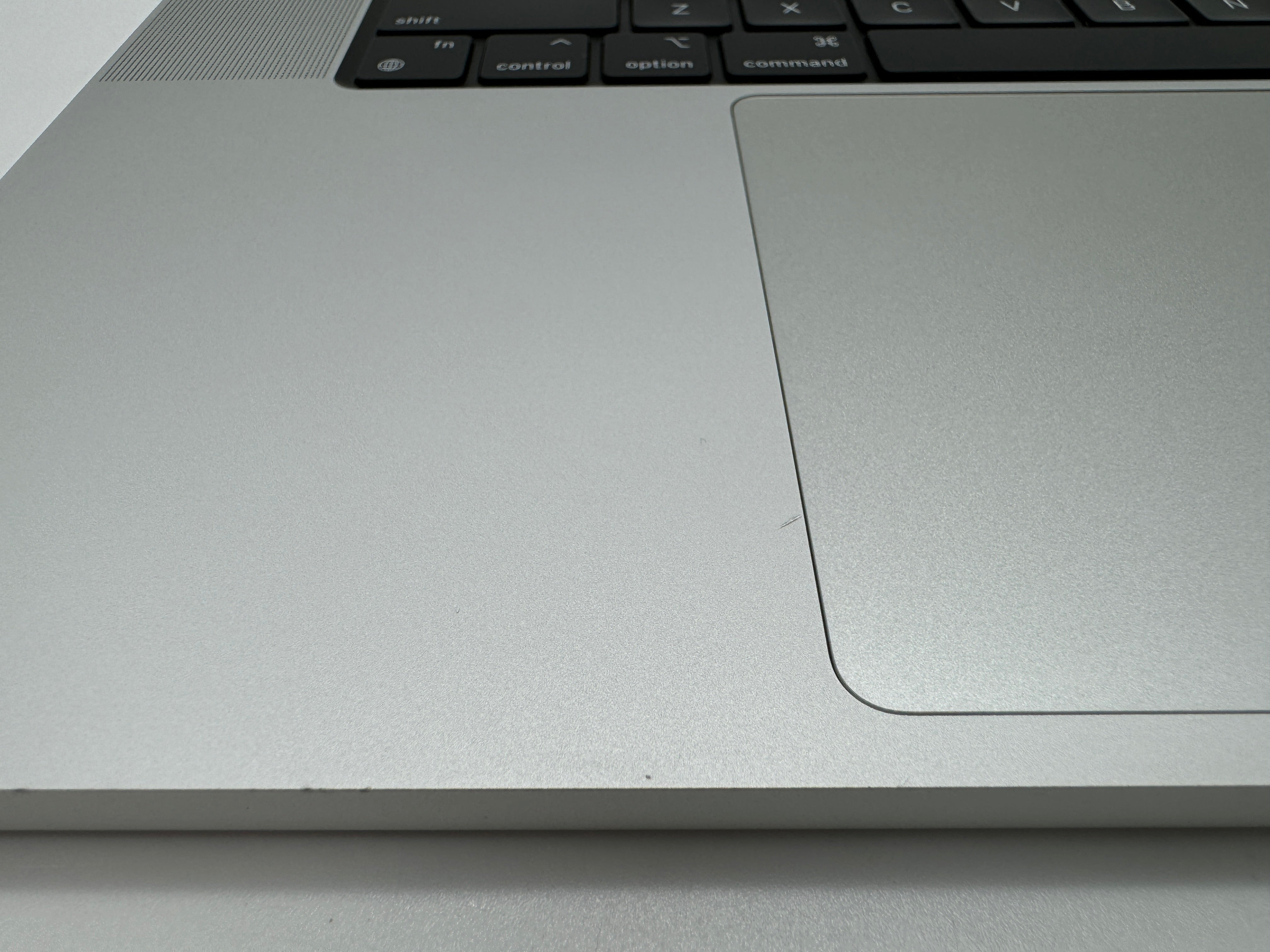 Macbook Pro 16" 2021 A2485 Topcase QWERTY Trackpad Tastatur Silber #T575