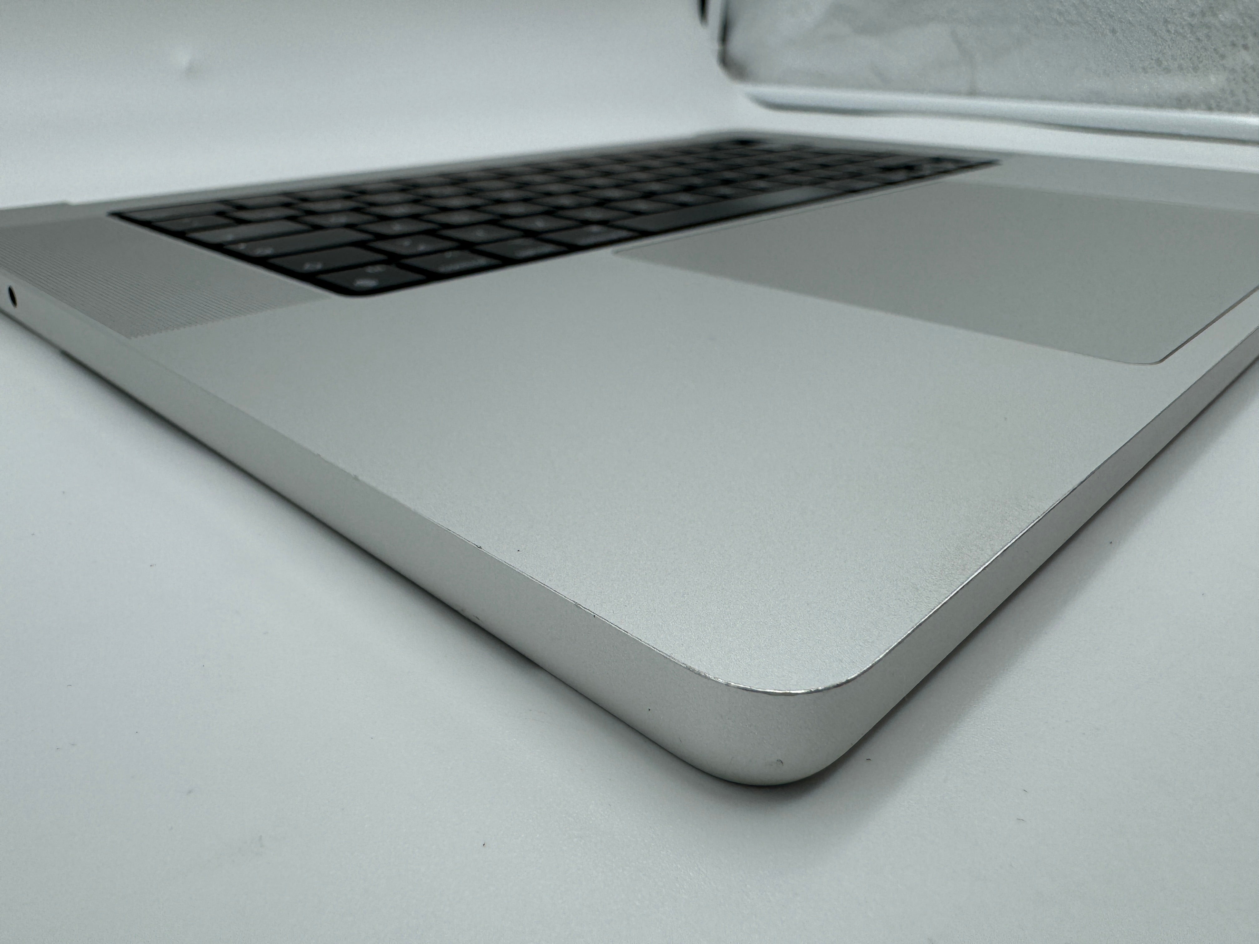 Macbook Pro 16" 2021 A2485 Topcase QWERTZ Tastatur Trackpad Silber #T578