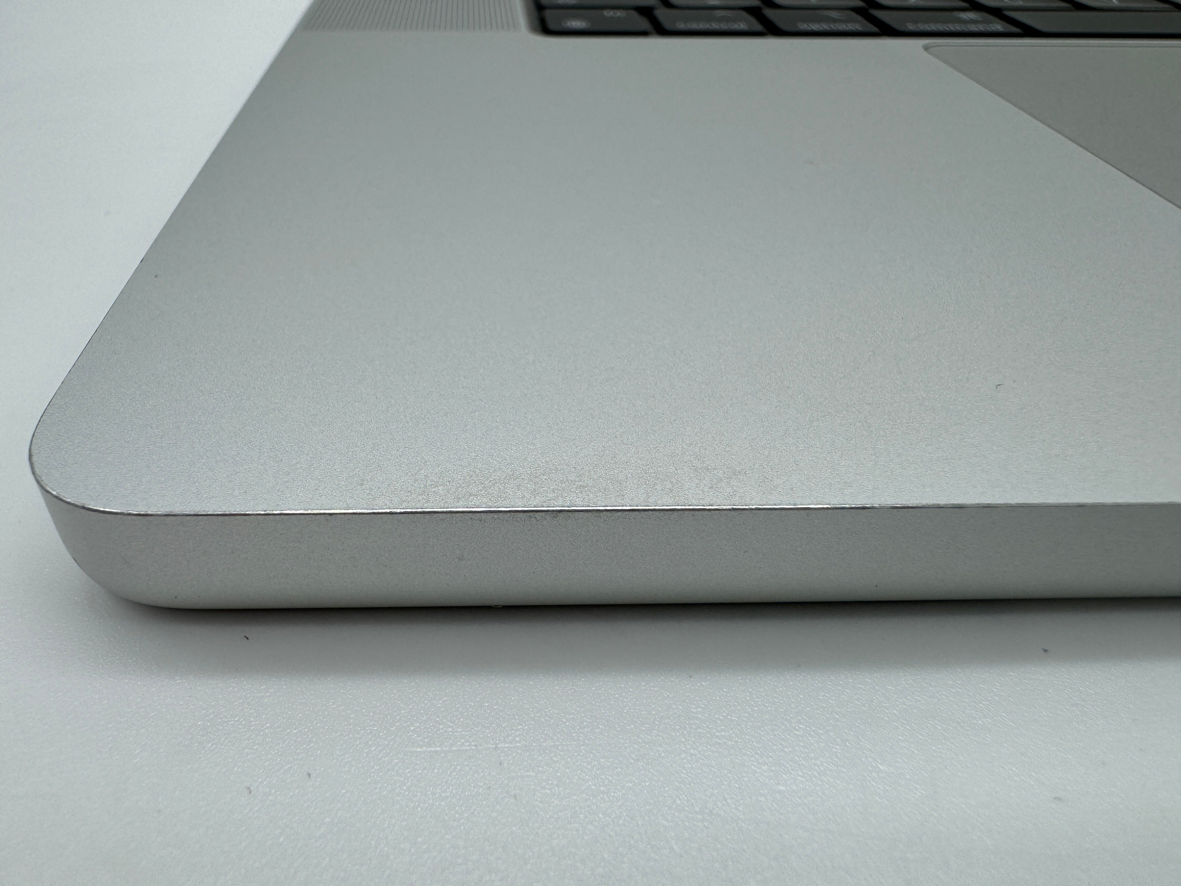 Macbook Pro 16" 2021 A2485 Topcase QWERTZ Tastatur Trackpad Silber #T578