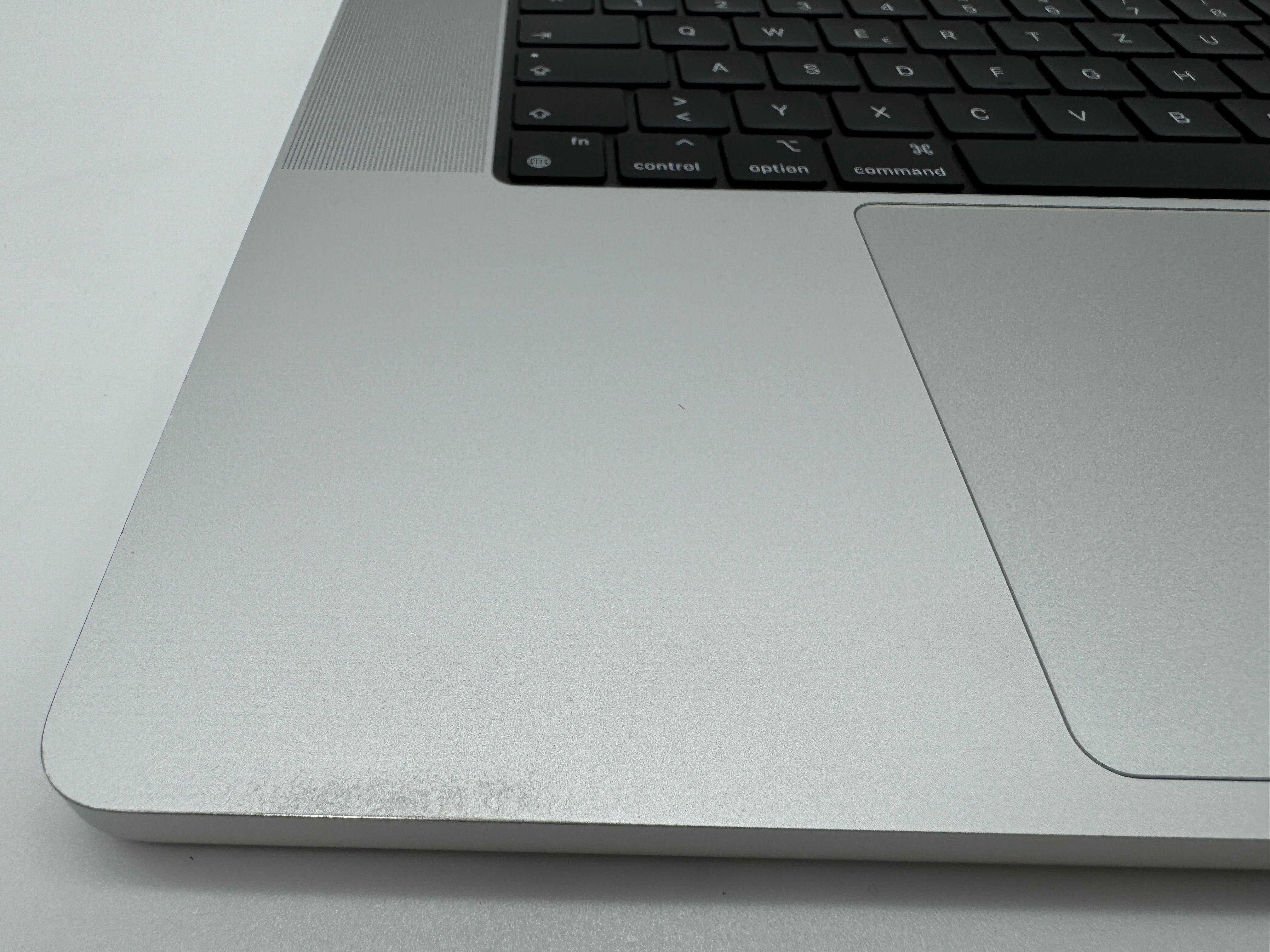 Macbook Pro 16" 2021 A2485 Topcase QWERTZ Tastatur Trackpad Silber #T578