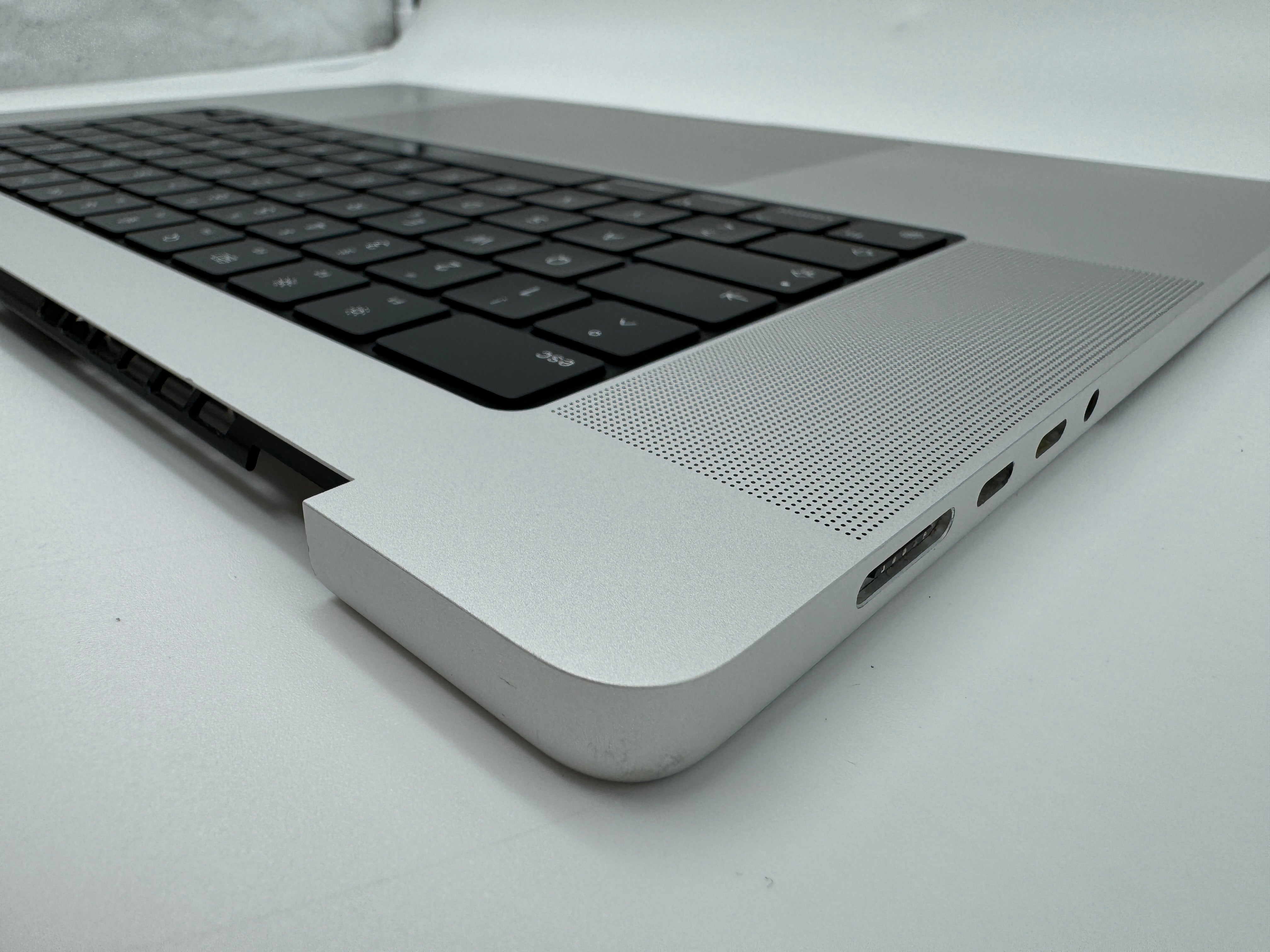 Macbook Pro 16" 2021 A2485 Topcase QWERTZ Tastatur Trackpad Silber #T578