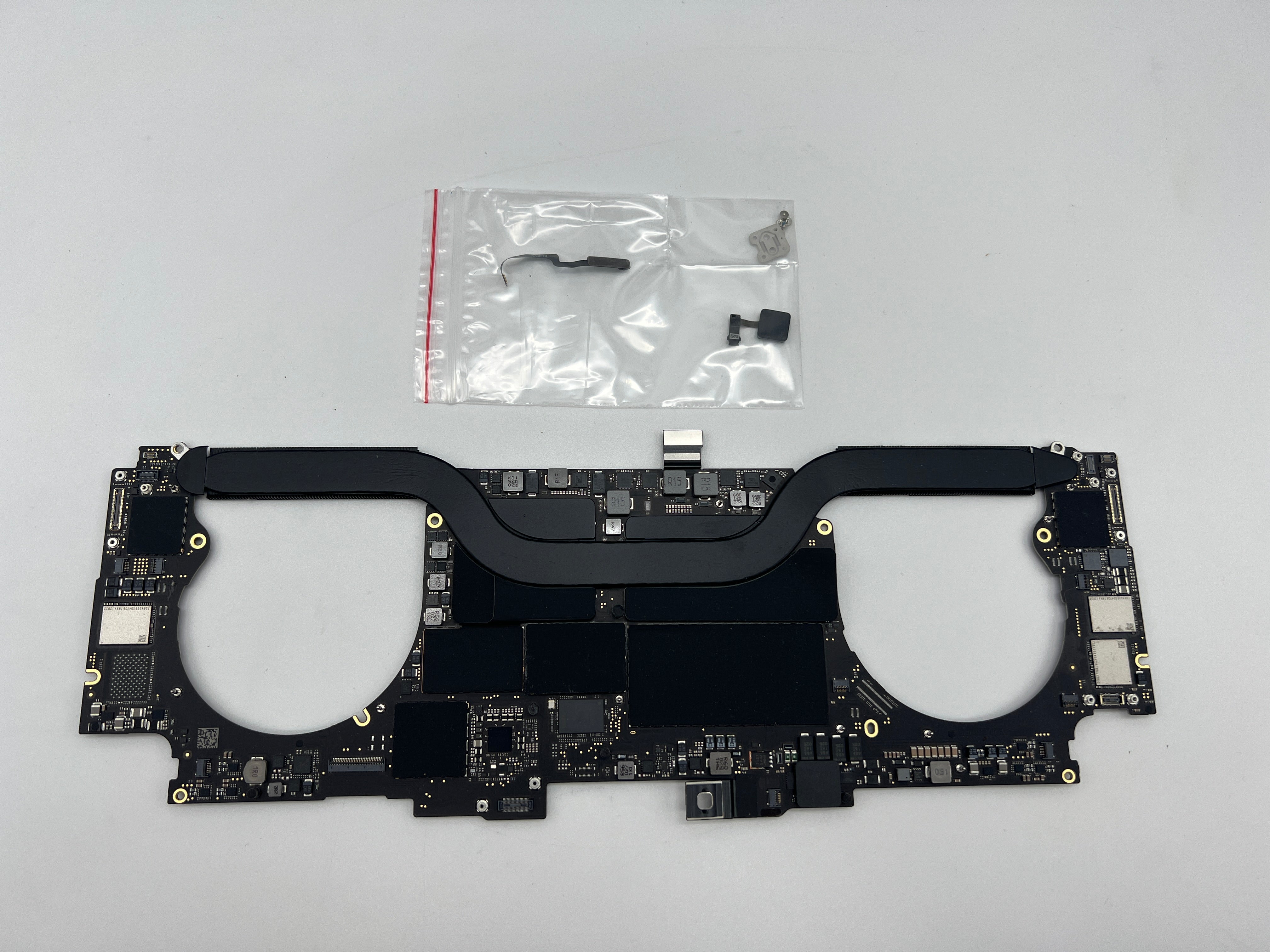 MacBook Pro 16" 2019 A2141 2,6 GHz 16 GB i7 Logicboard Mainboard 820-01700 #M132