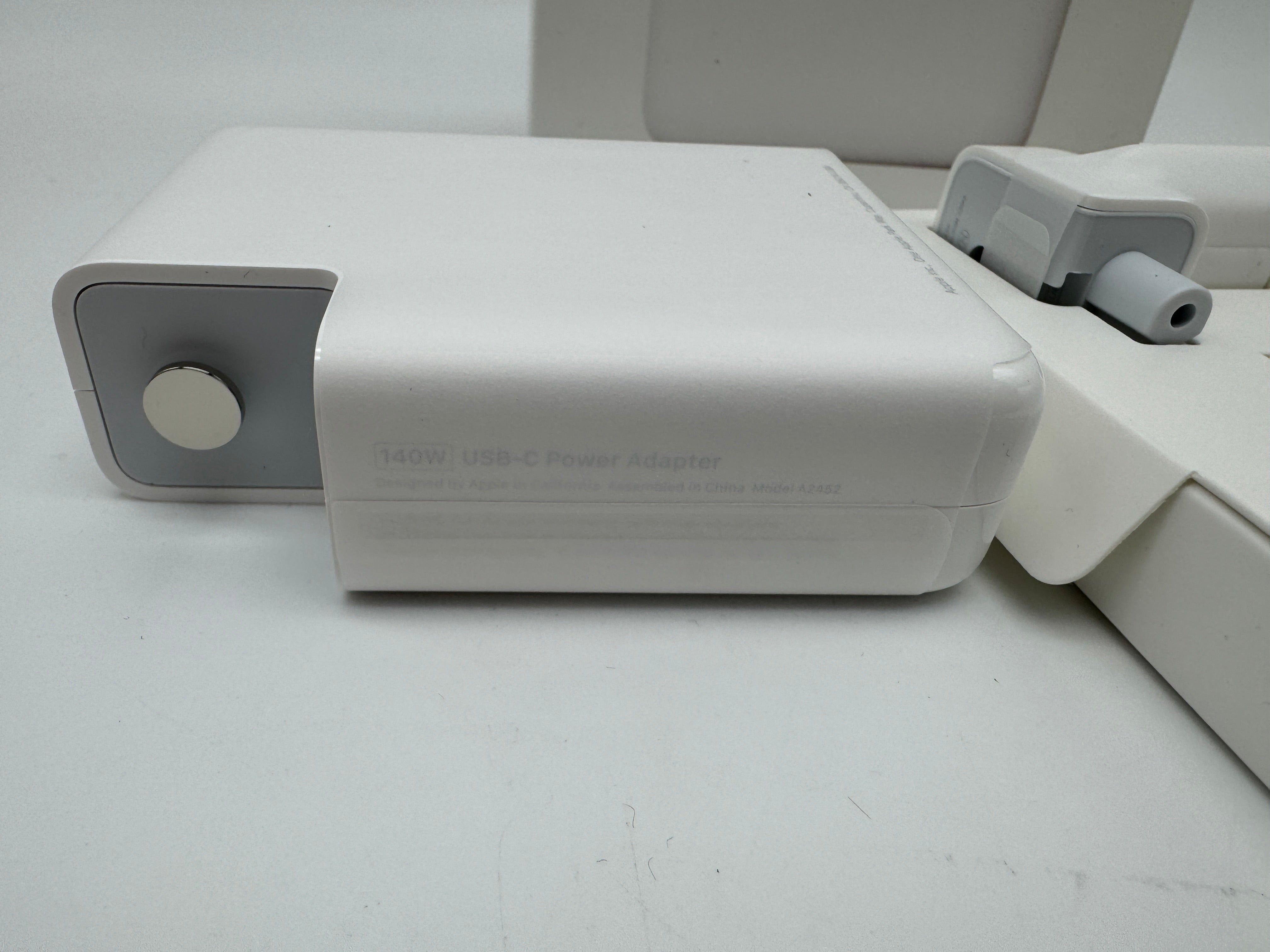 Apple Original 140W USB-C Power Netzteil-Adapter, Weiß A2452