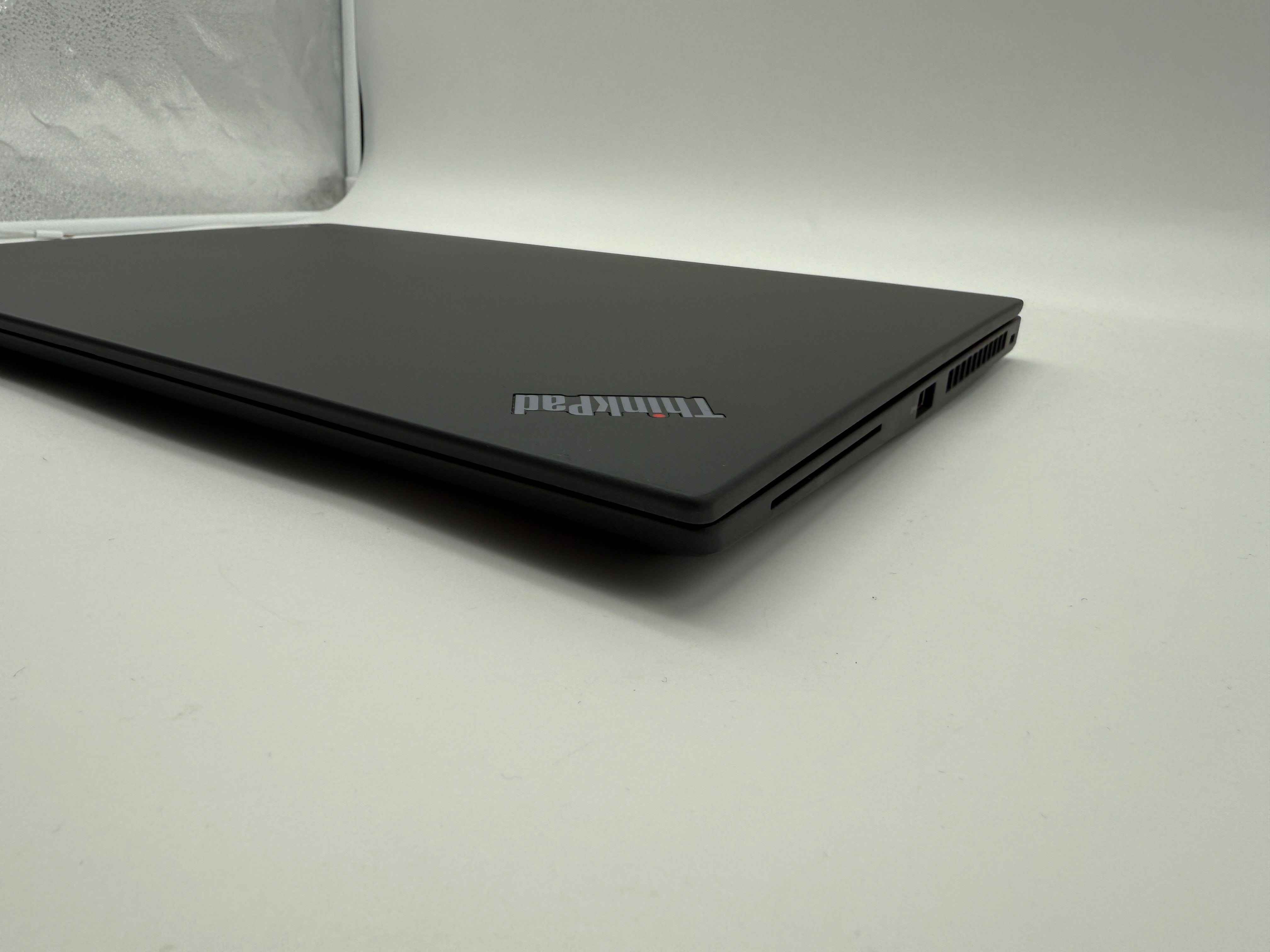 Lenovo Thinkpad T14s G2 Notebook AMD Ryzen 7 Pro 5850U 1,9GHz 32GB 1TB