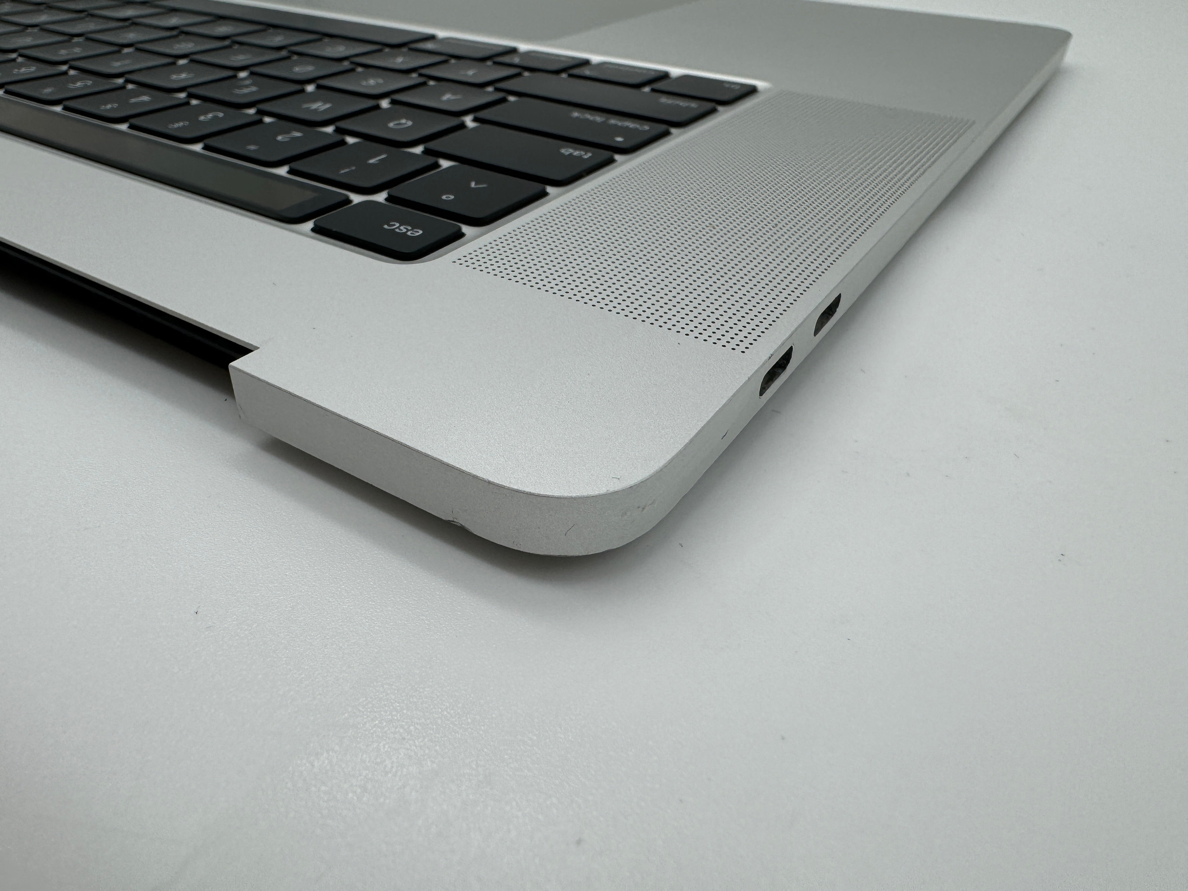 MacBook Pro 16" 2019 A2141 Silber Akku Topcase Tastatur QWERTZ #T635