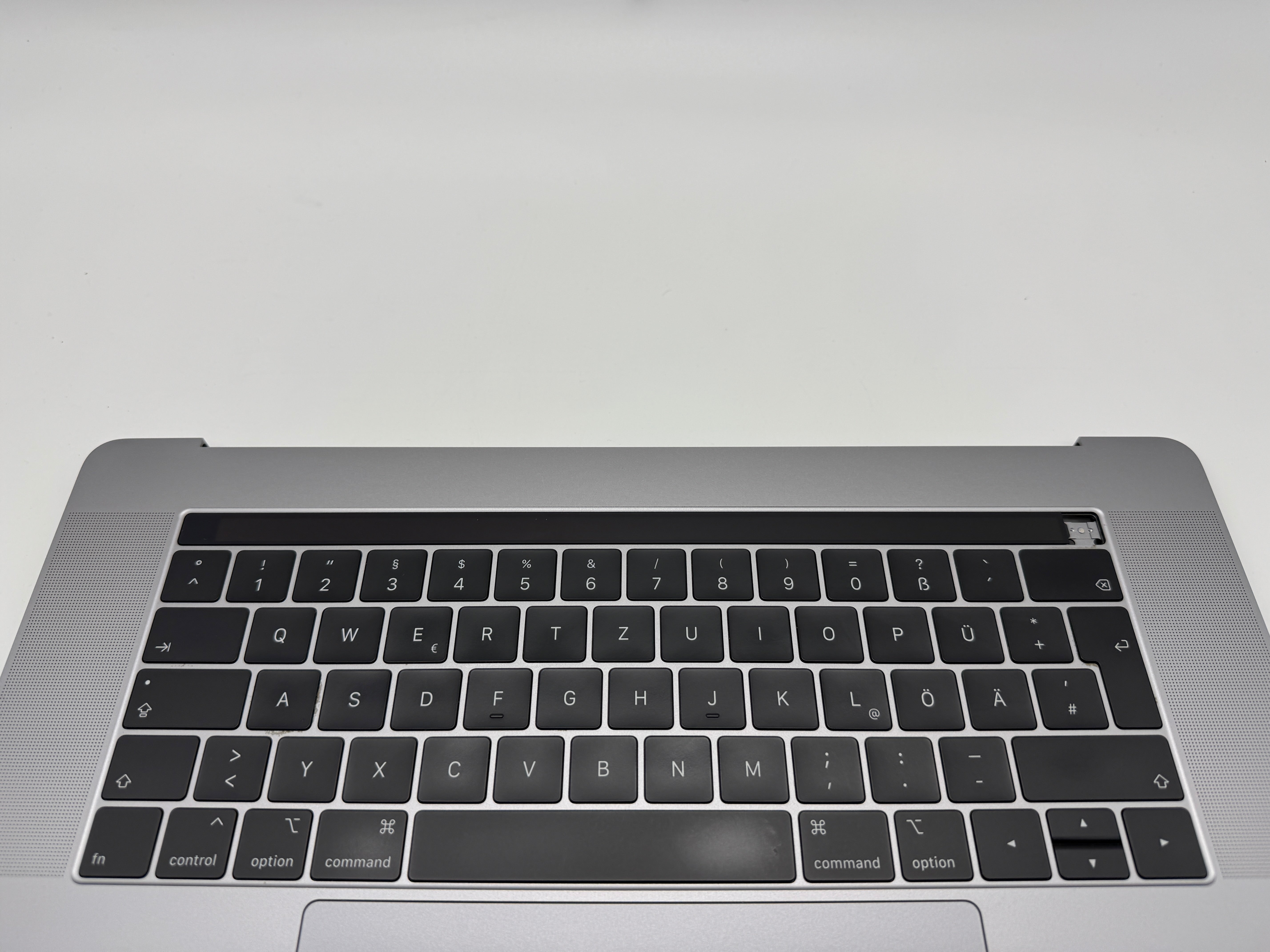 Macbook Pro 15" 2018 2019 A1990 QWERTZ Topcase Trackpad Tastatur Grau #T649