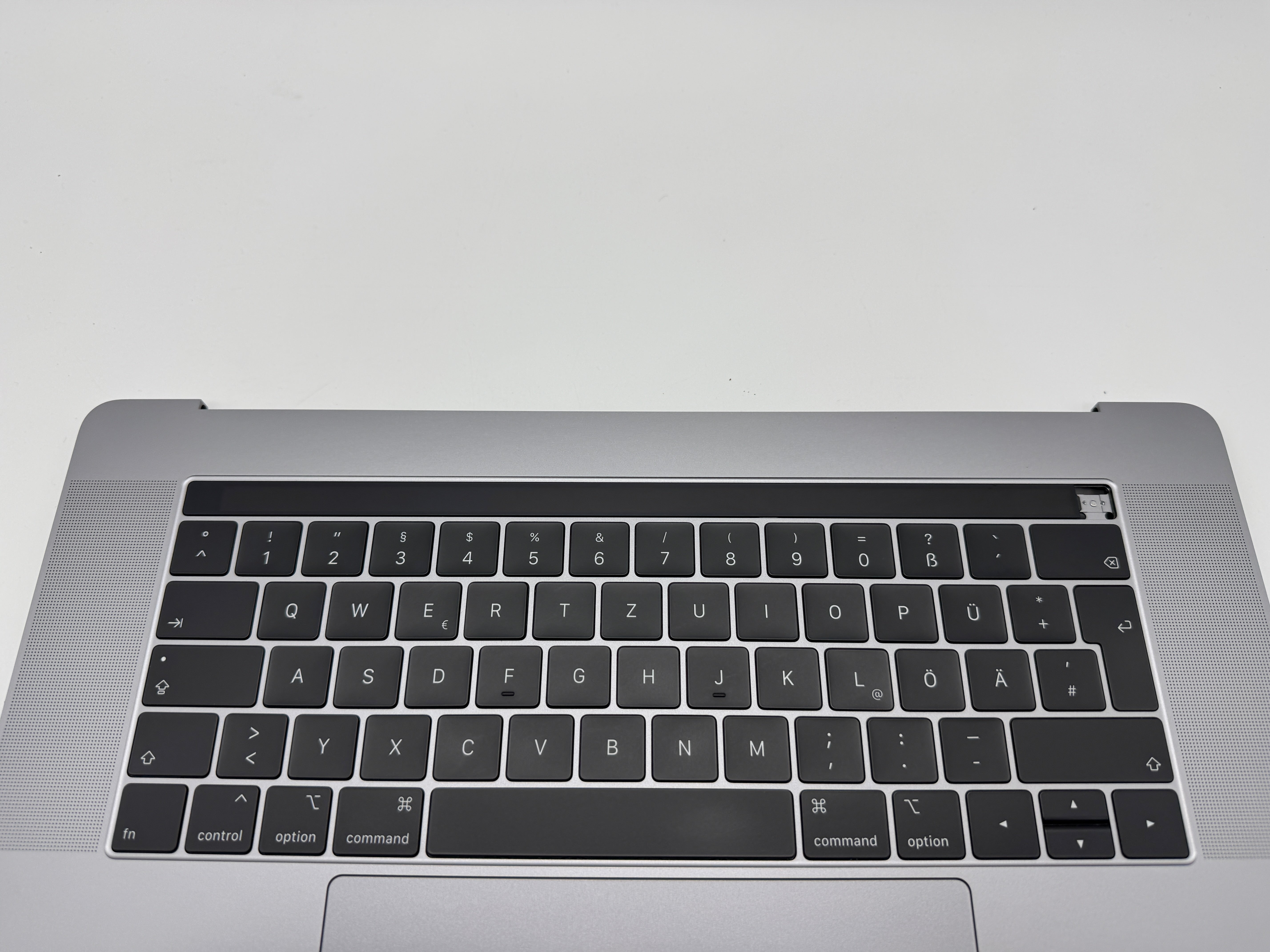 Macbook Pro 15" 2018 2019 A1990 QWERTZ Topcase Trackpad Tastatur Grau #T650