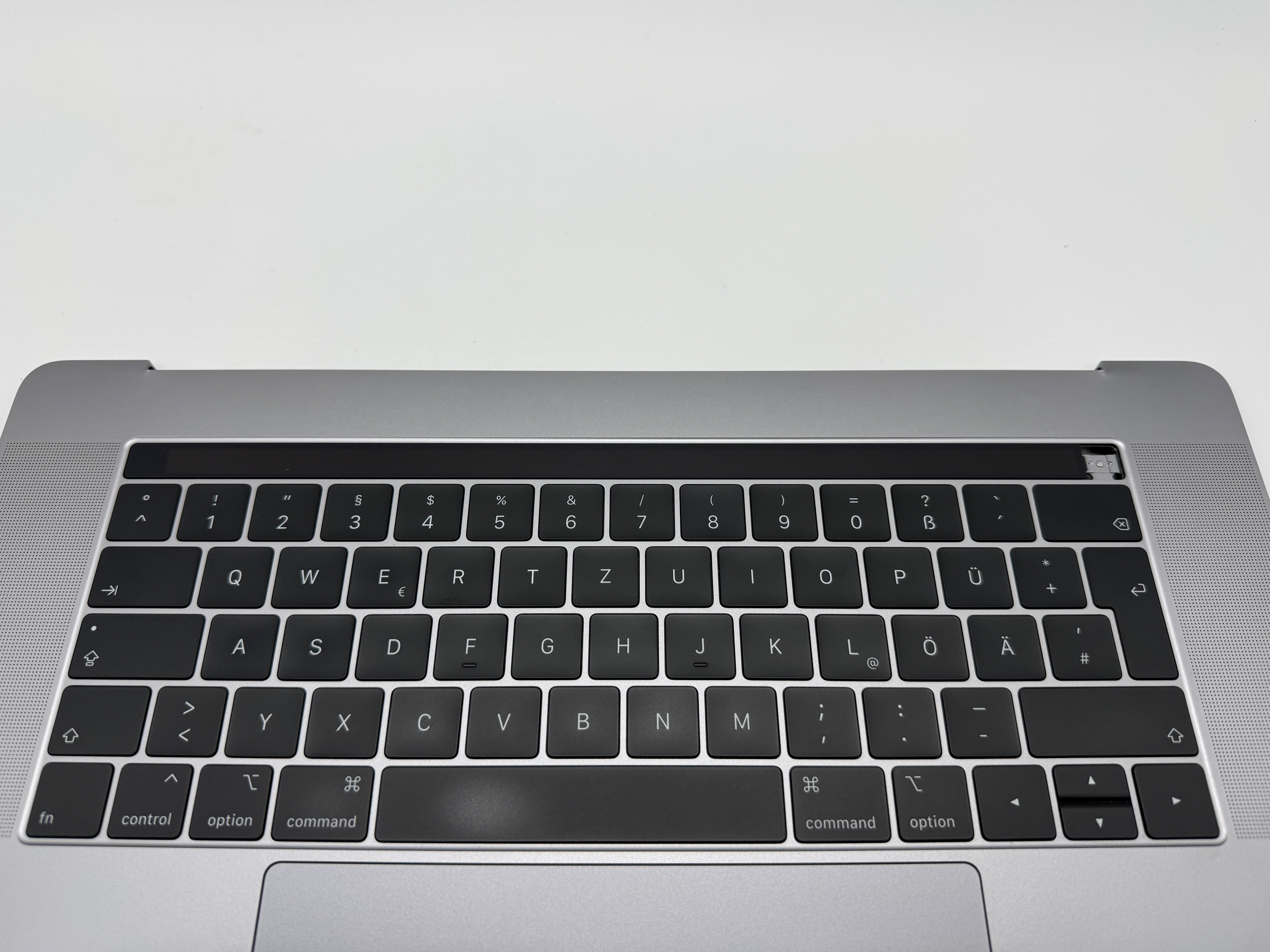 Macbook Pro 15" 2018 2019 A1990 QWERTZ Topcase Trackpad Tastatur Grau #T654