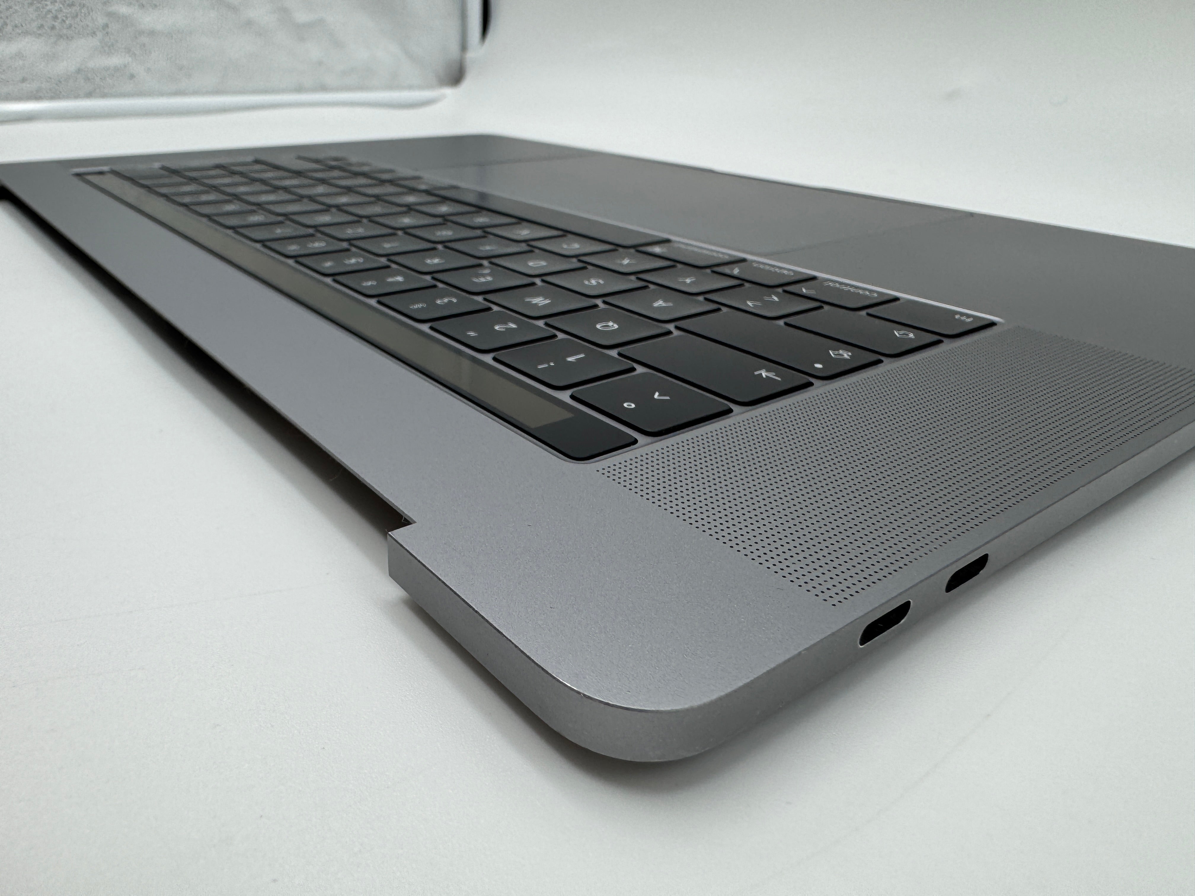 Macbook Pro 15" 2018 2019 A1990 QWERTZ Topcase Trackpad Tastatur Grau #T657