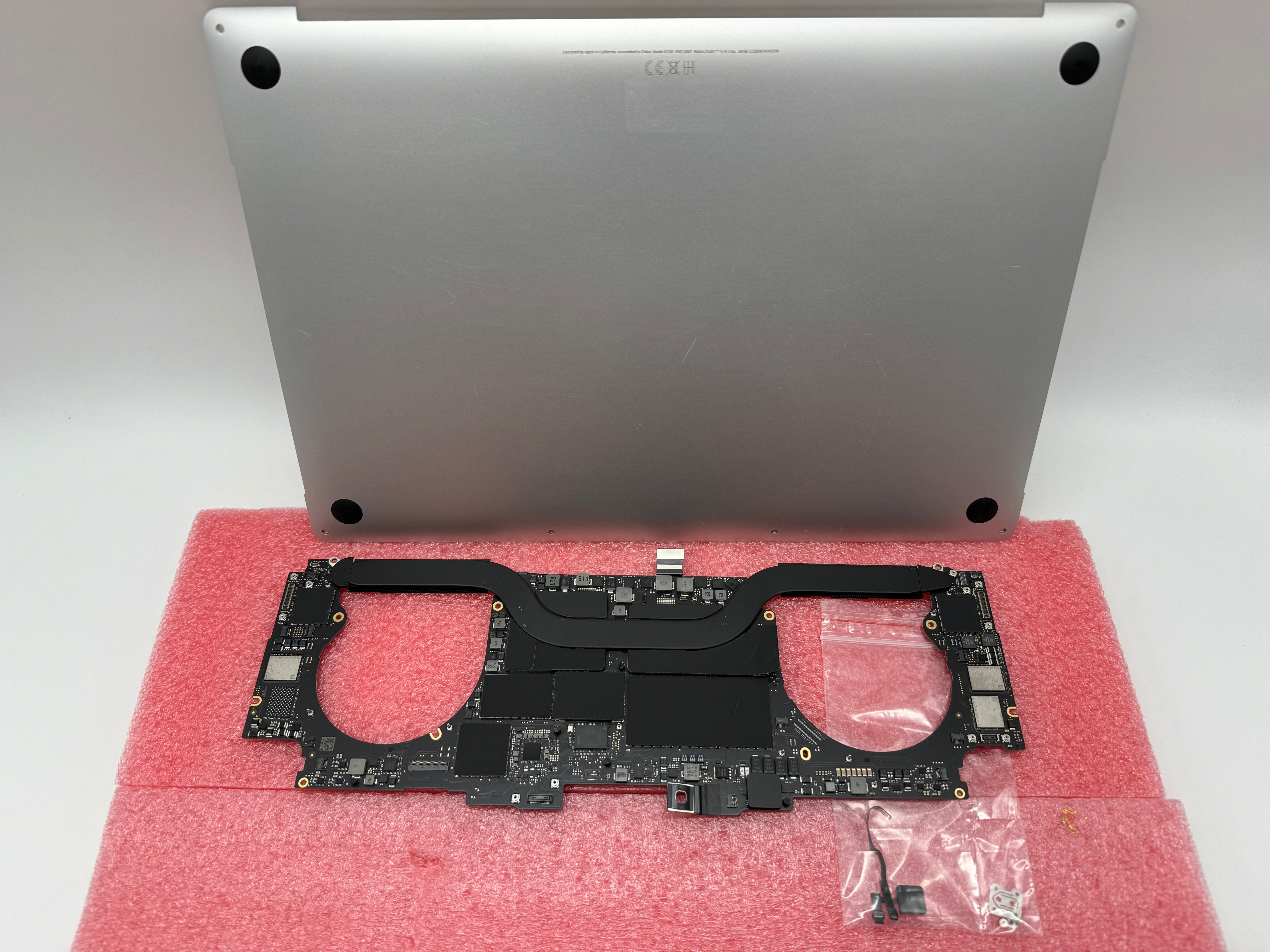 MacBook Pro 16" 2019 A2141 2,4 GHz 64 GB i9 Logicboard Mainboard 820-01700 #M128