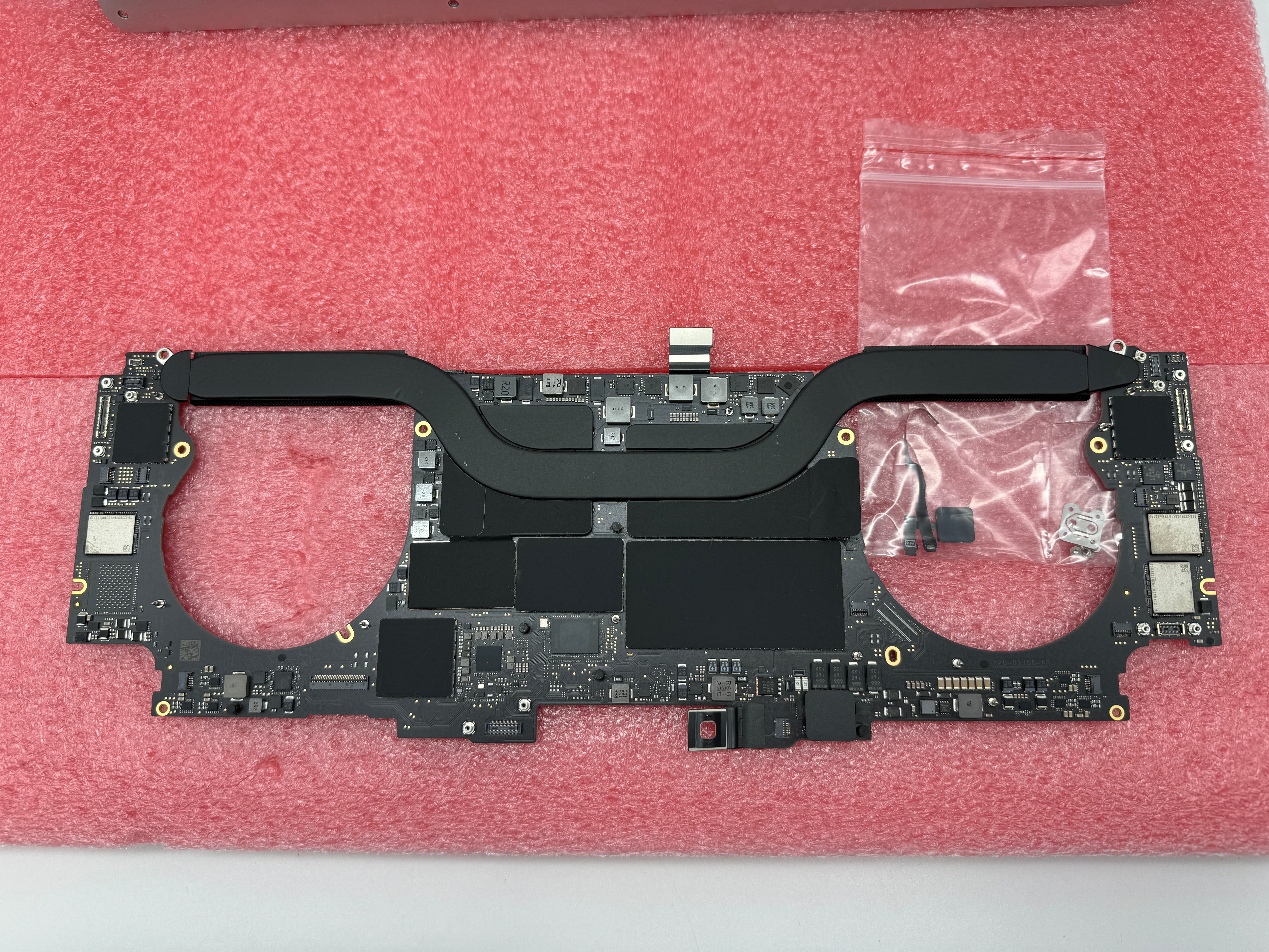 MacBook Pro 16" 2019 A2141 2,4 GHz 64 GB i9 Logicboard Mainboard 820-01700 #M128