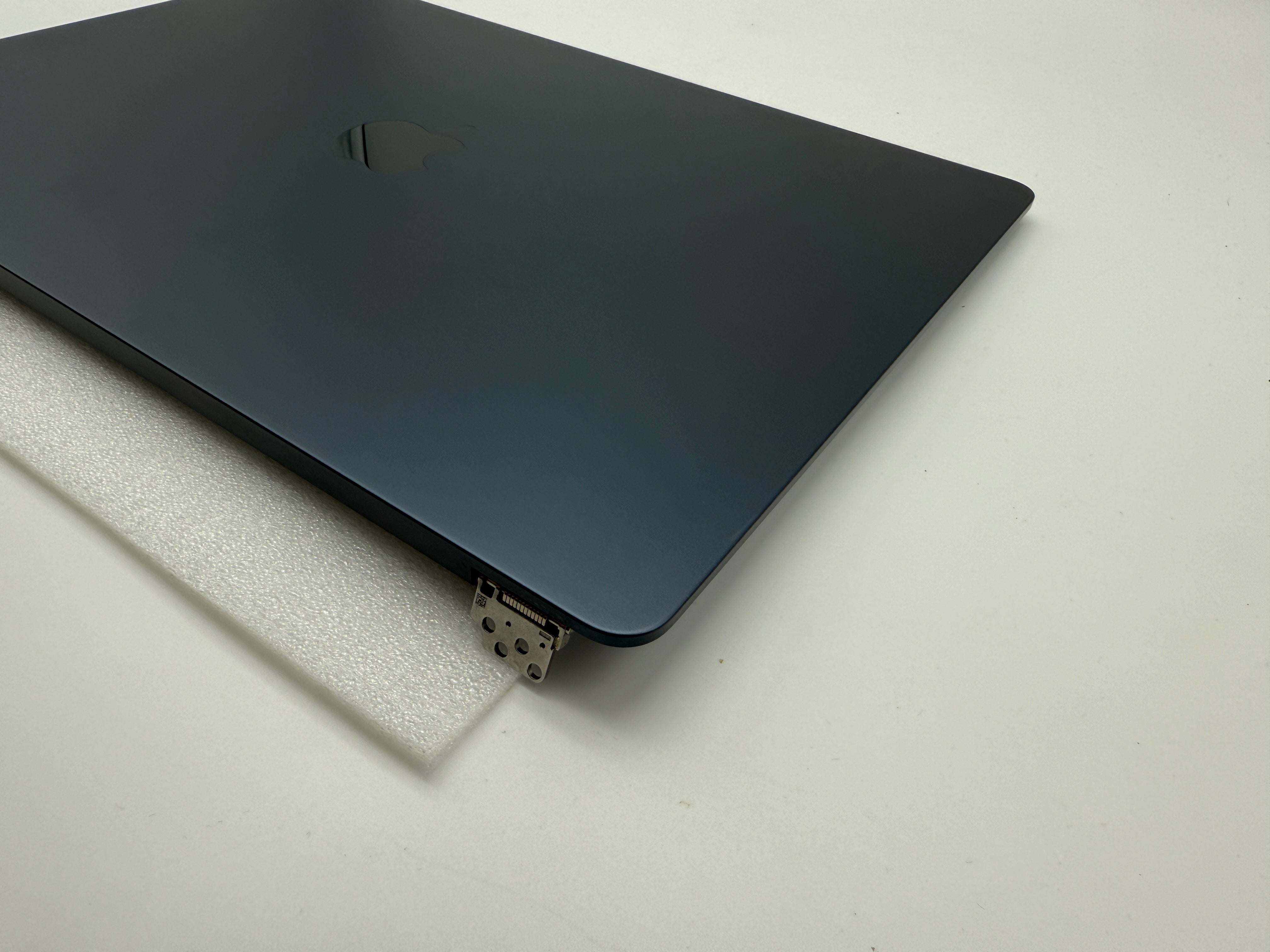 MacBook Air 15" A3114 2024 Display Original Pulled Midnight #D877