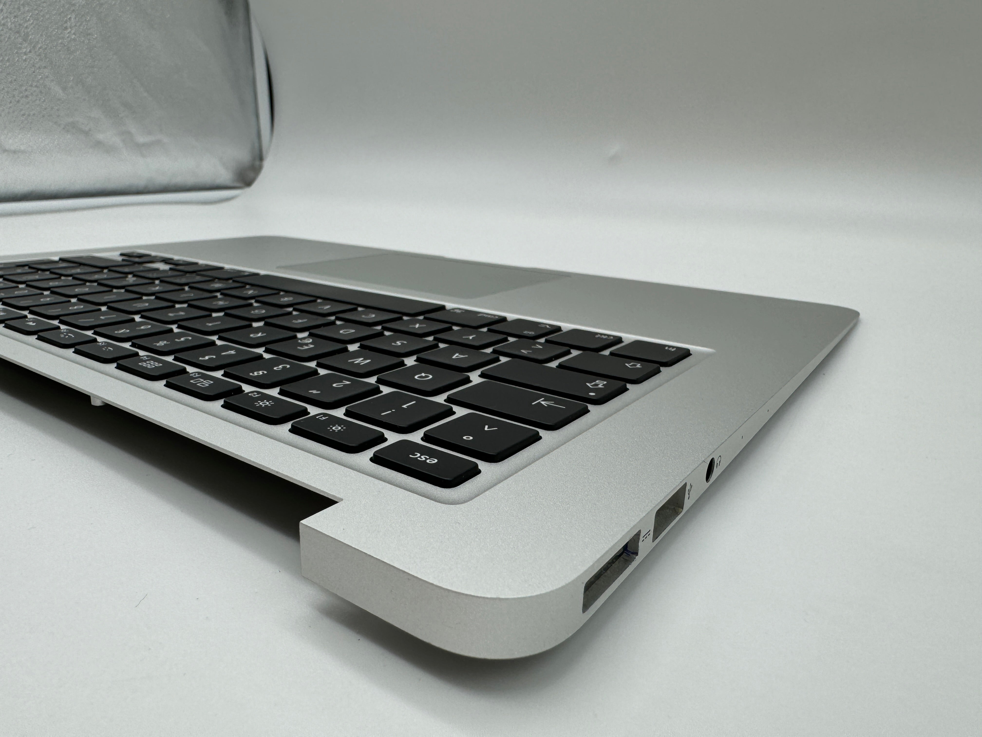 MacBook Air 13" A1466 2013 - 2017 Topcase QWERTZ Tastatur Akku Silber #T411