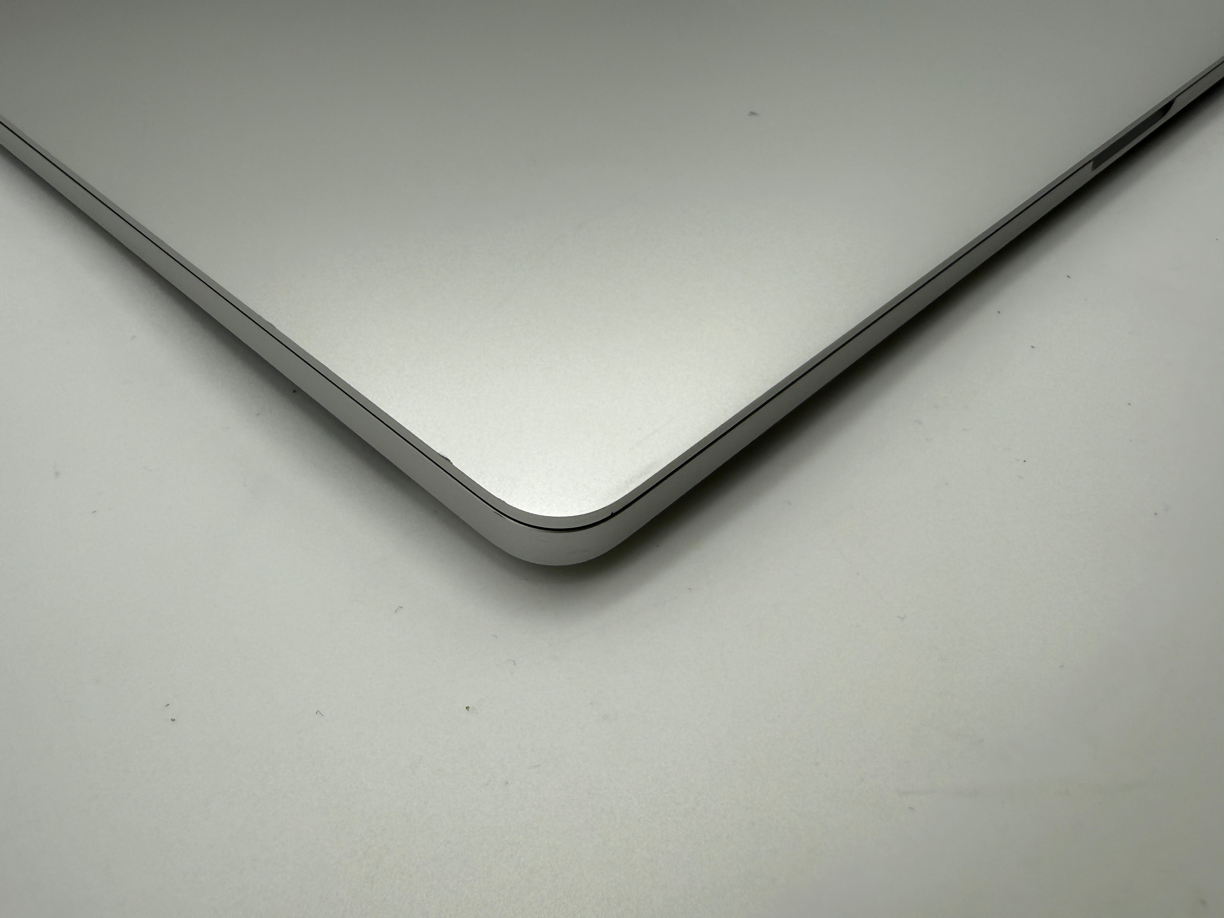 Macbook Pro 16" A2141 2019 2,3GHz i9 16GB 1TB 5500M Silber #PS240