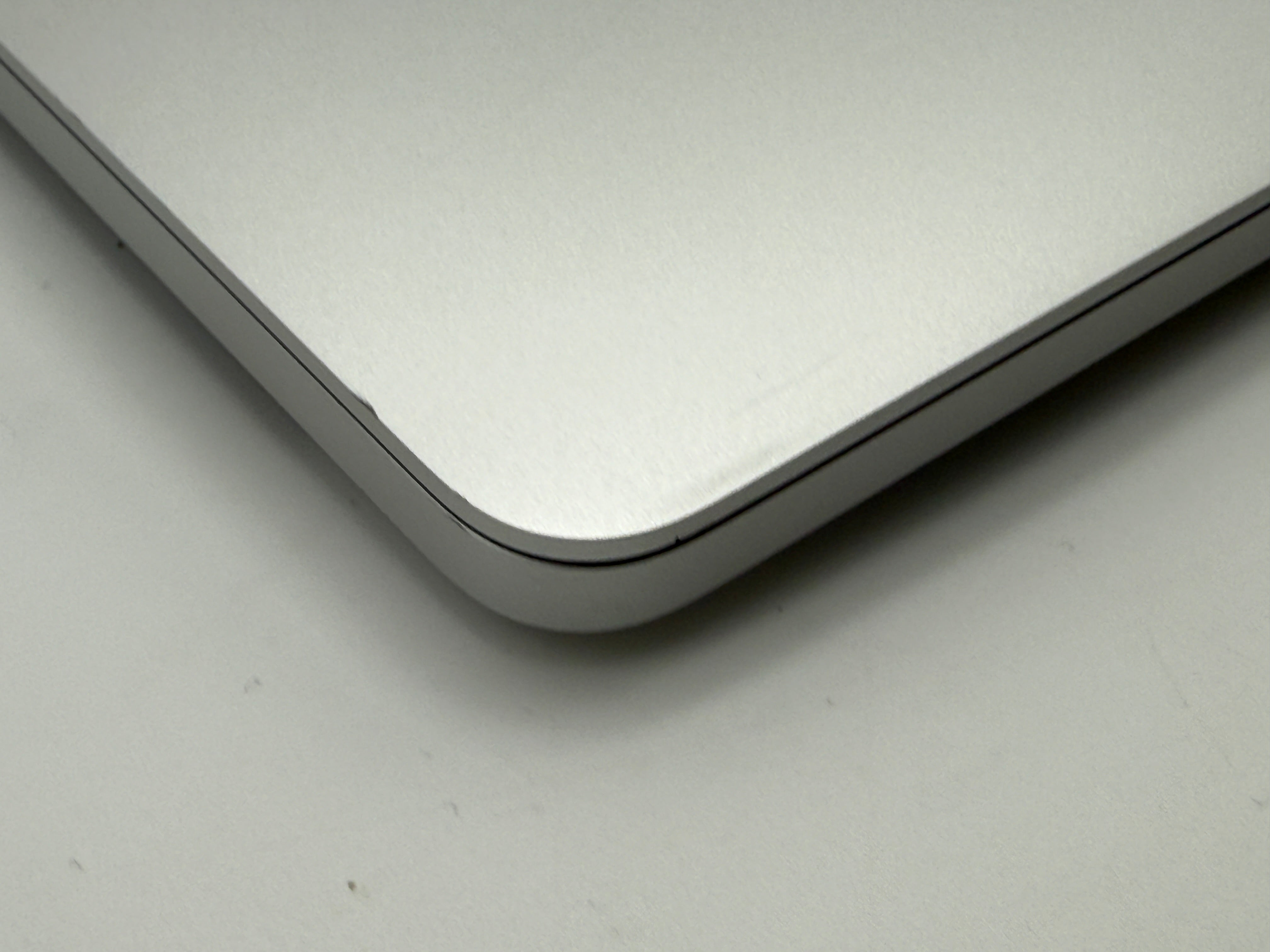 Macbook Pro 16" A2141 2019 2,3GHz i9 16GB 1TB 5500M Silber #PS240
