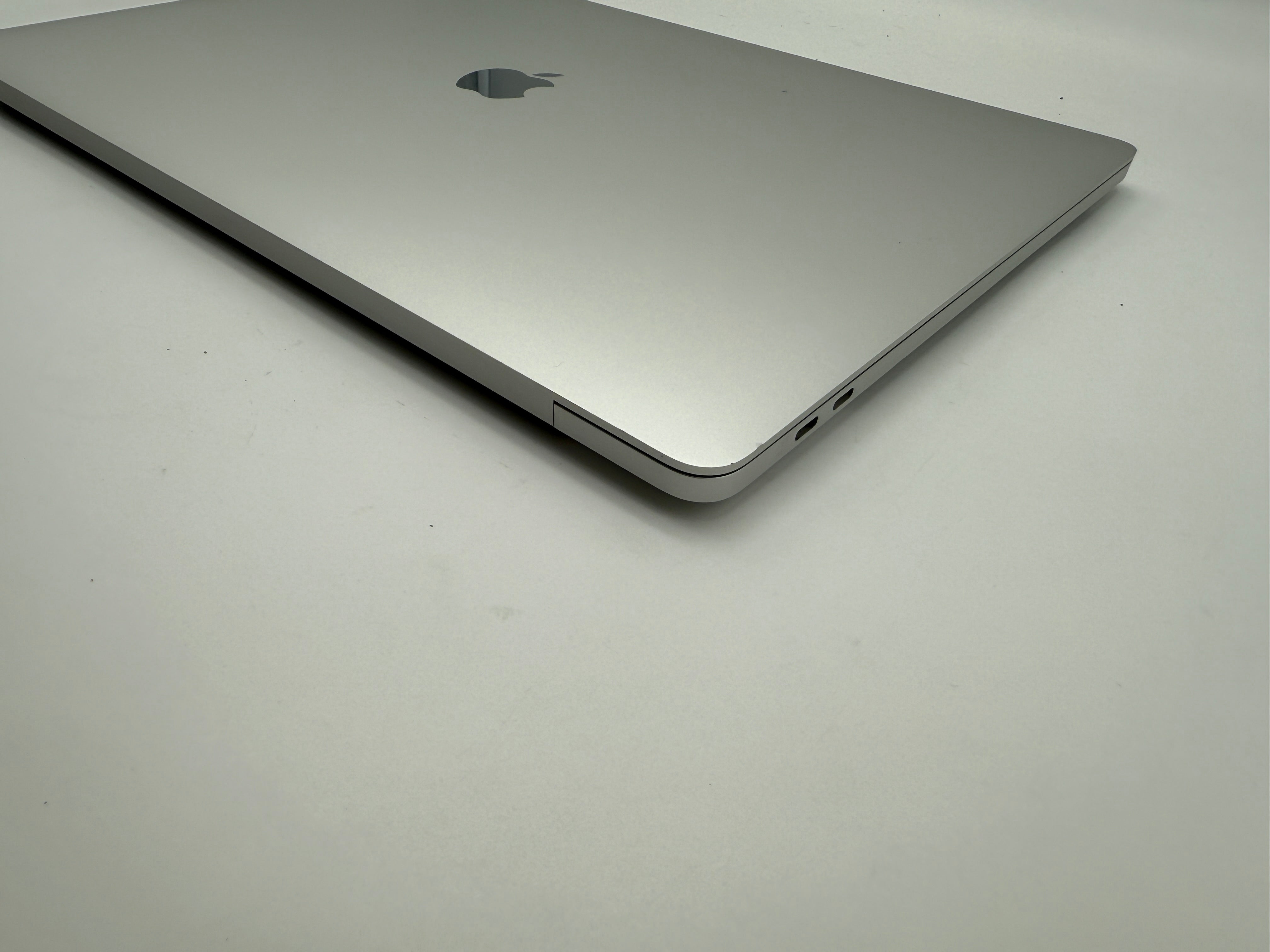 Macbook Pro 16" A2141 2019 2,3GHz i9 16GB 1TB 5500M Silber #PS240