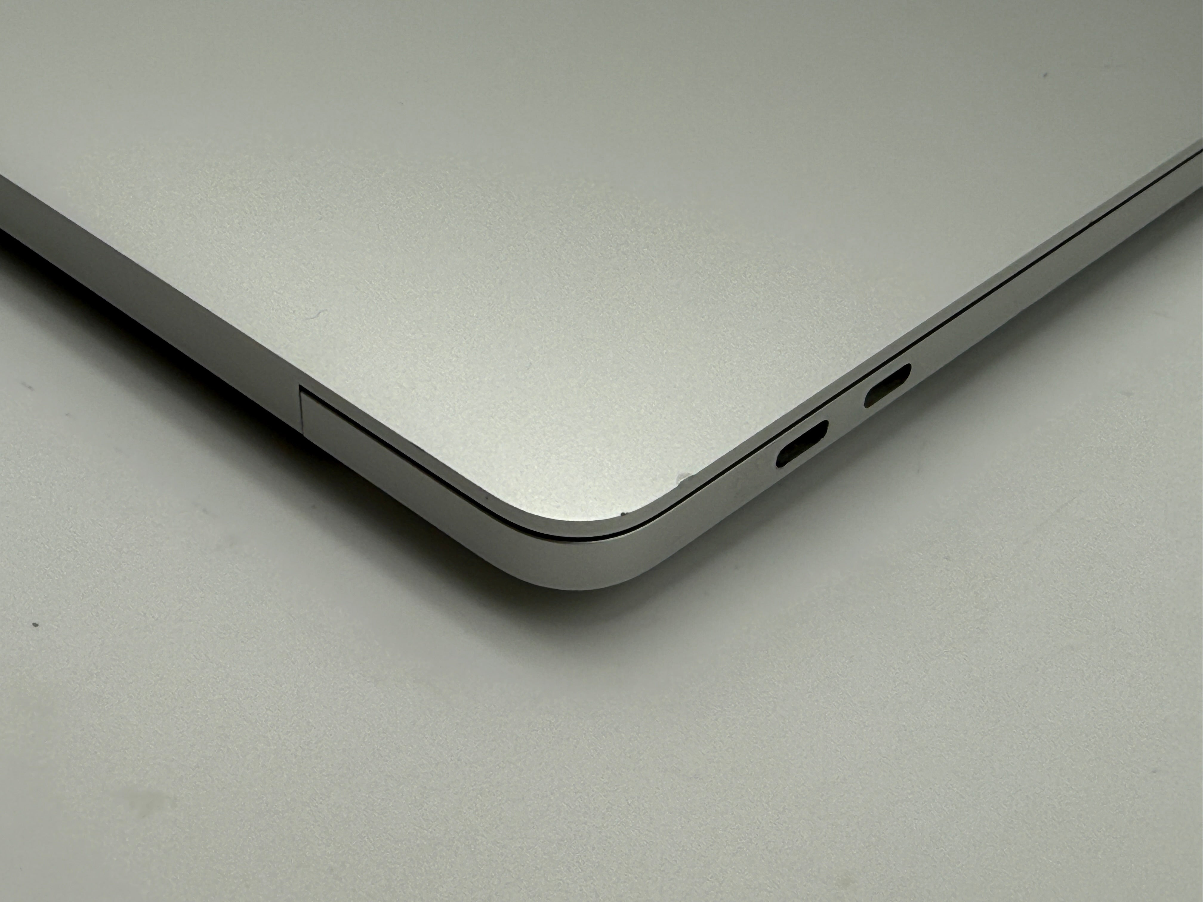 Macbook Pro 16" A2141 2019 2,3GHz i9 16GB 1TB 5500M Silber #PS240