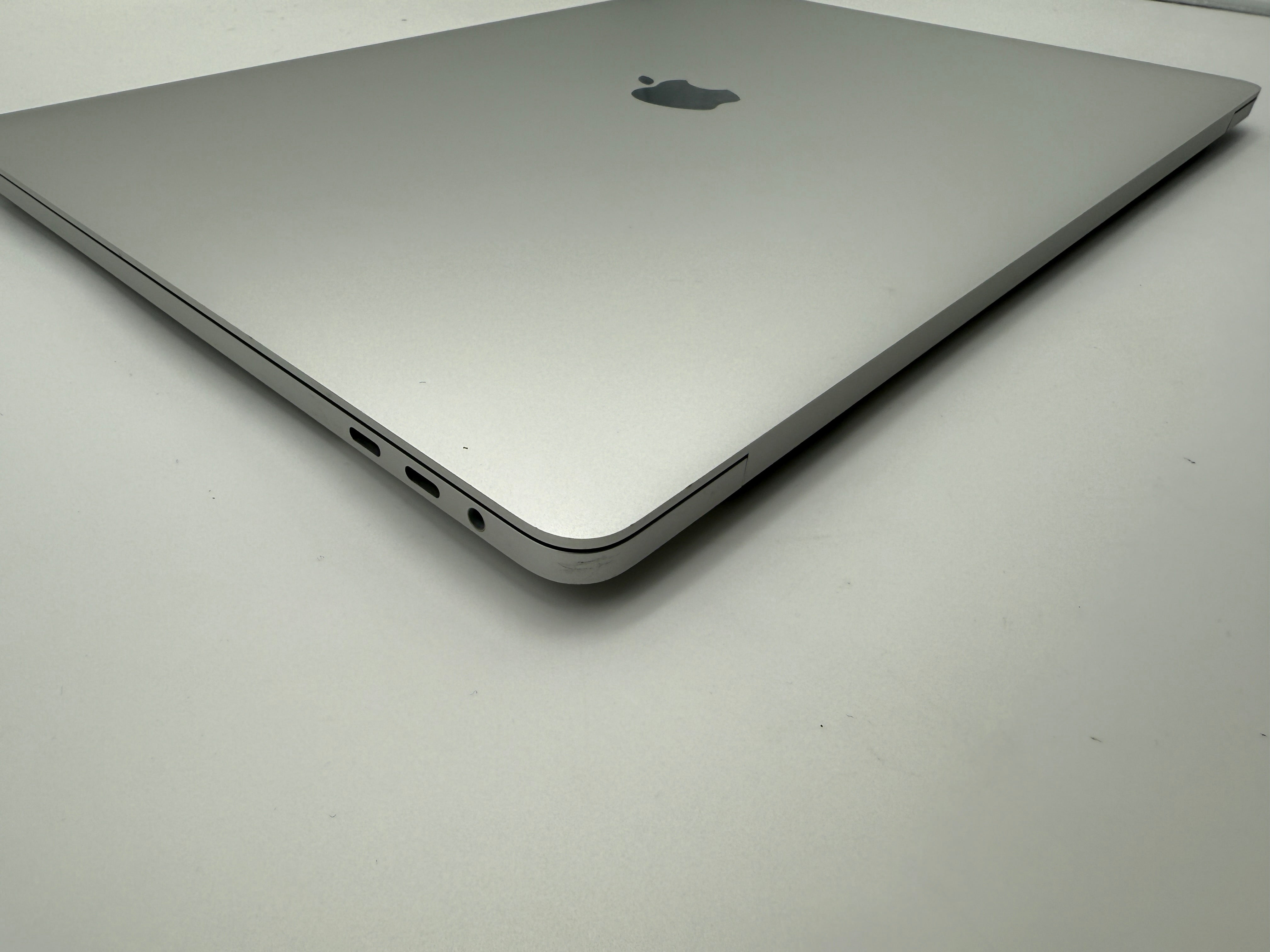Macbook Pro 16" A2141 2019 2,6GHz i7 16GB 512GB 5300M Silber #PS241