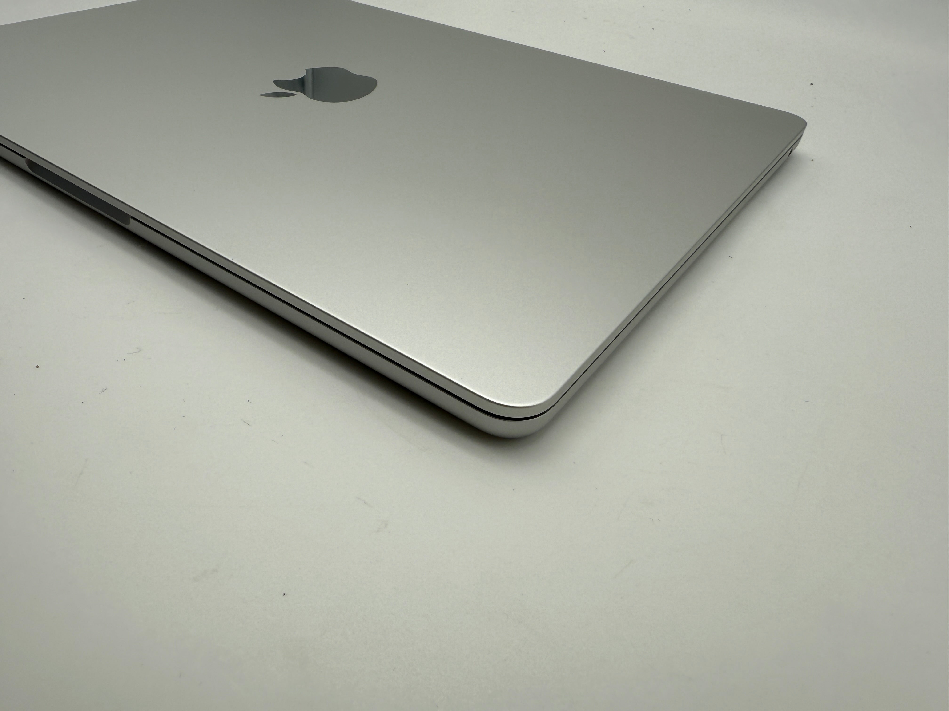 Apple MacBook Air 13,6“ M2 8C CPU 8C GPU 256 GB SSD 8 GB 2022 Silber MwSt.