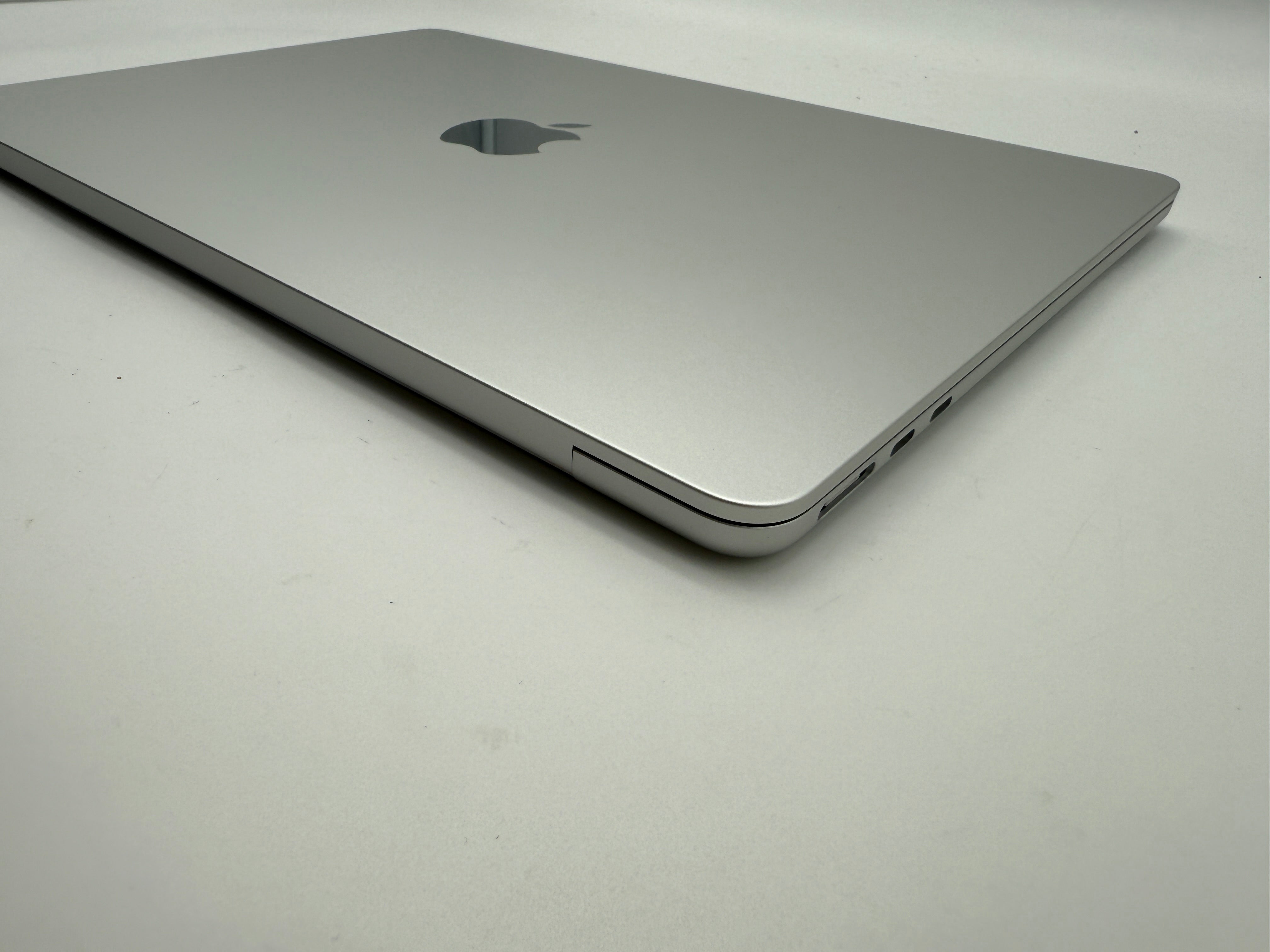 Apple MacBook Air 13,6“ M2 8C CPU 8C GPU 256 GB SSD 8 GB 2022 Silber MwSt.