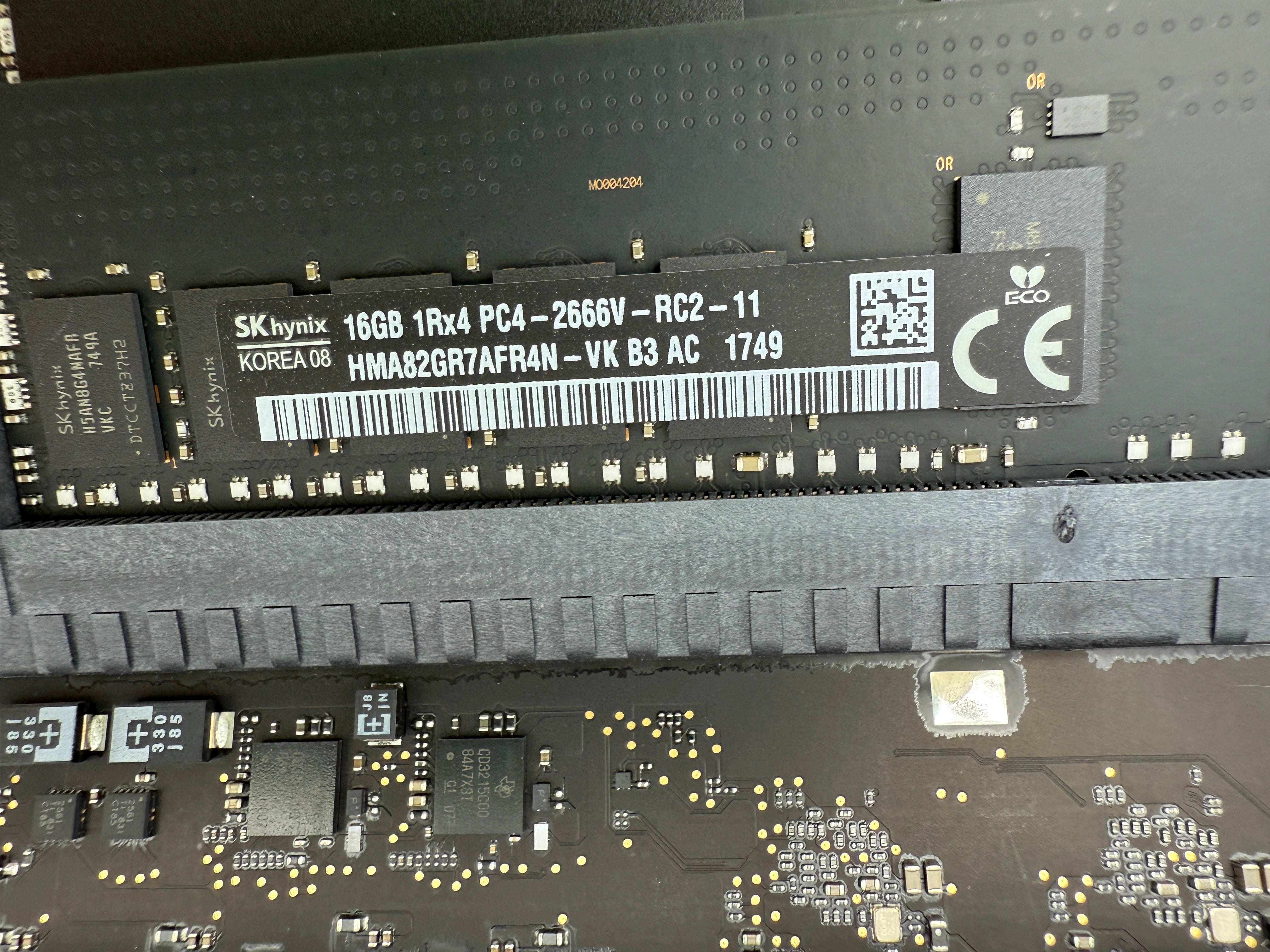iMac Pro A1682 5K 2017 27“ 3,2GHz 64GB Vega 64 Mainboard Logicboard 820-00967