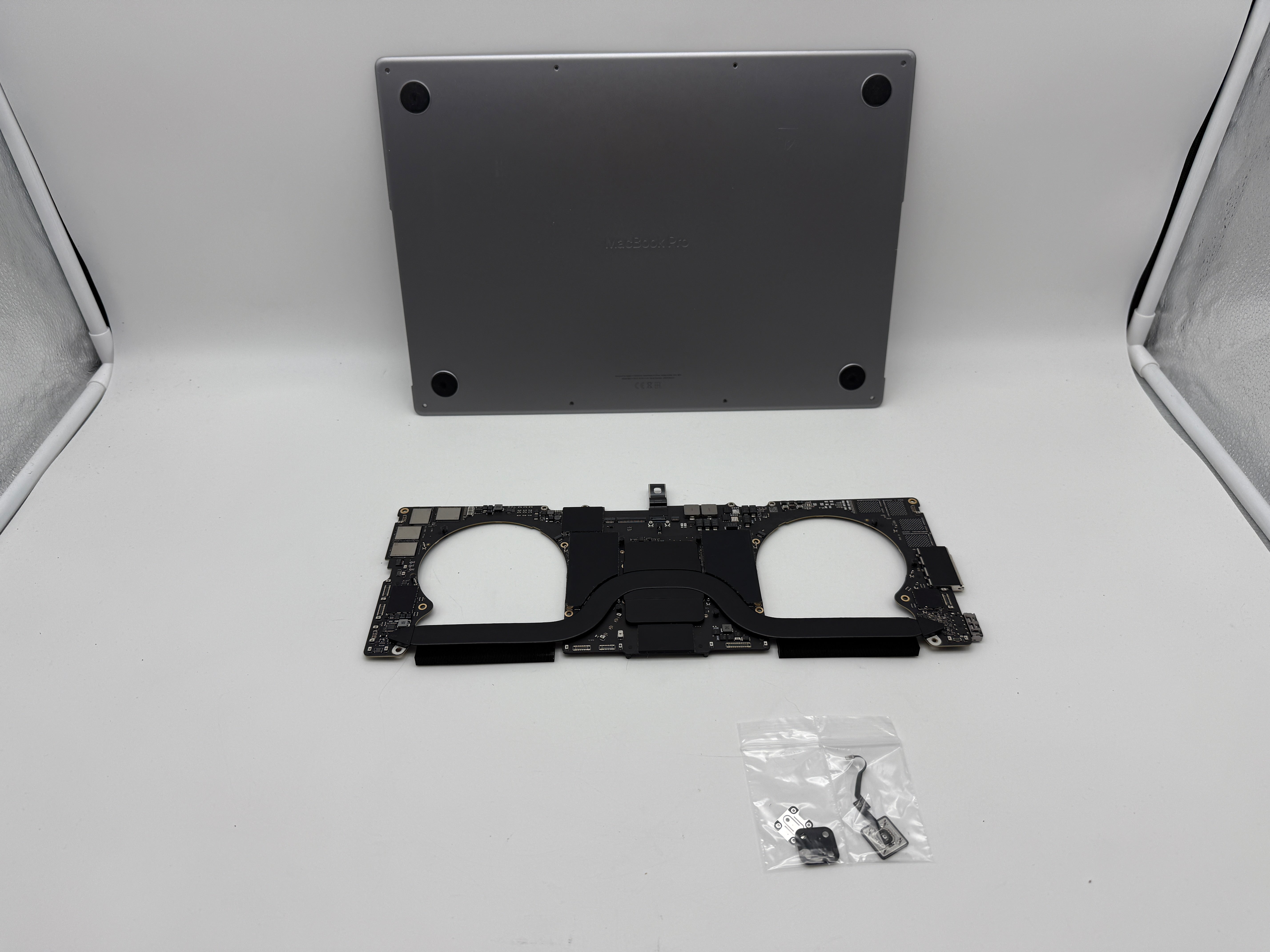 Macbook Pro 16" 2021 A2485 M1 Max 10C 32GB 32C GPU 1TB 820-02382-A