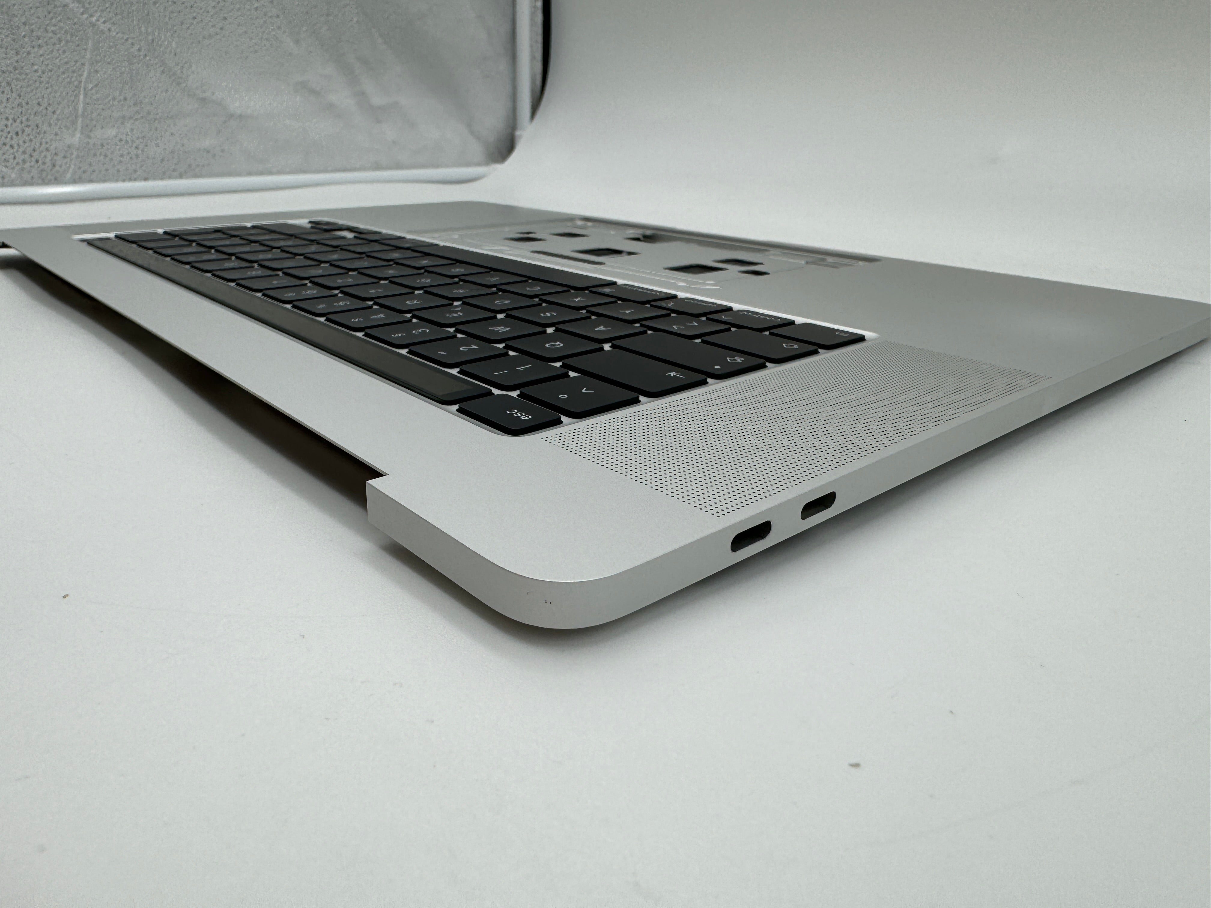 MacBook Pro 16" 2019 A2141 Silber Akku Topcase Tastatur QWERTZ #T466