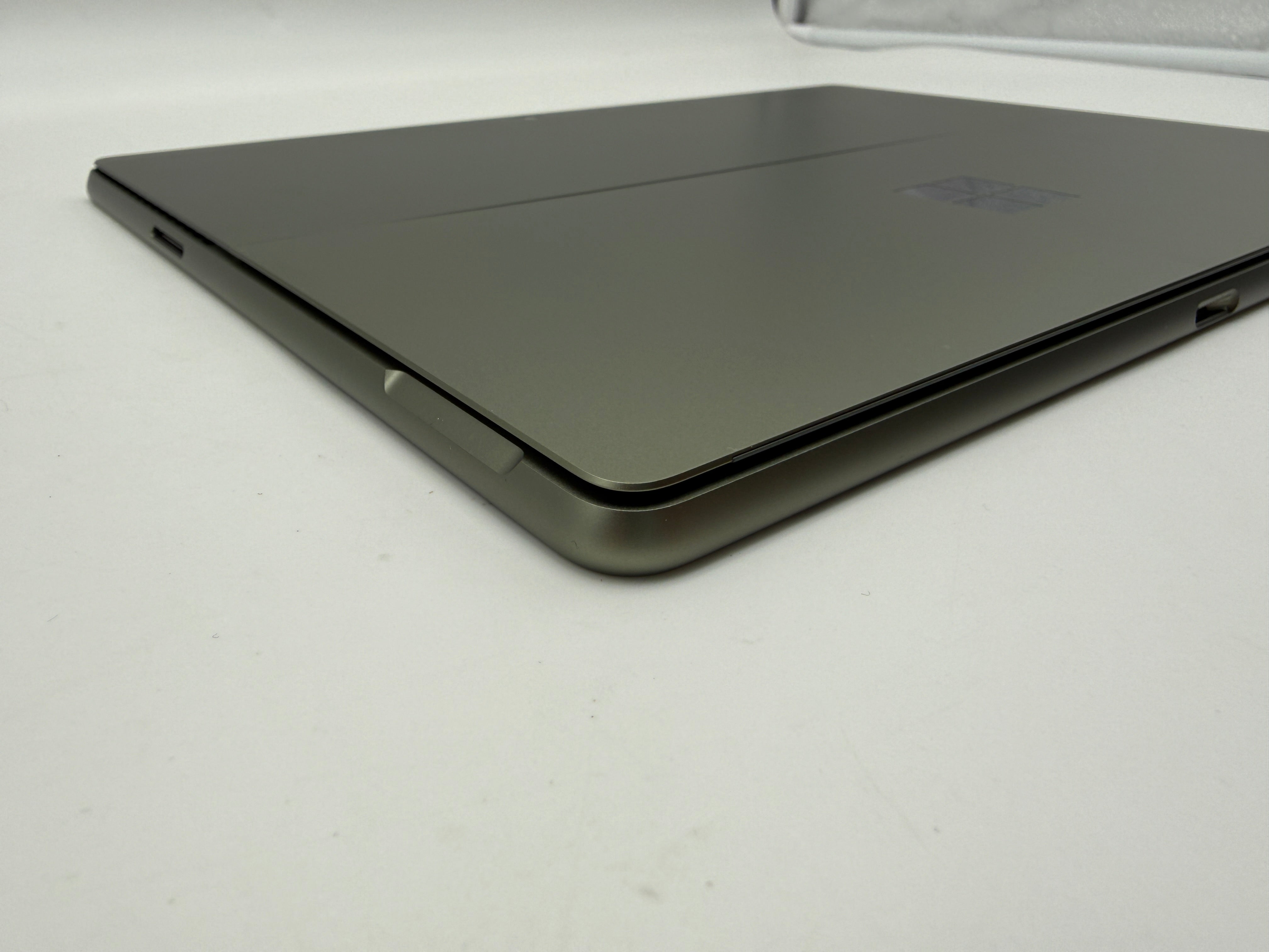 Microsoft Surface Pro 9 Tablet 13 Zoll i5-1235U  2,5GHz 8GB 256GB MwSt. Grün