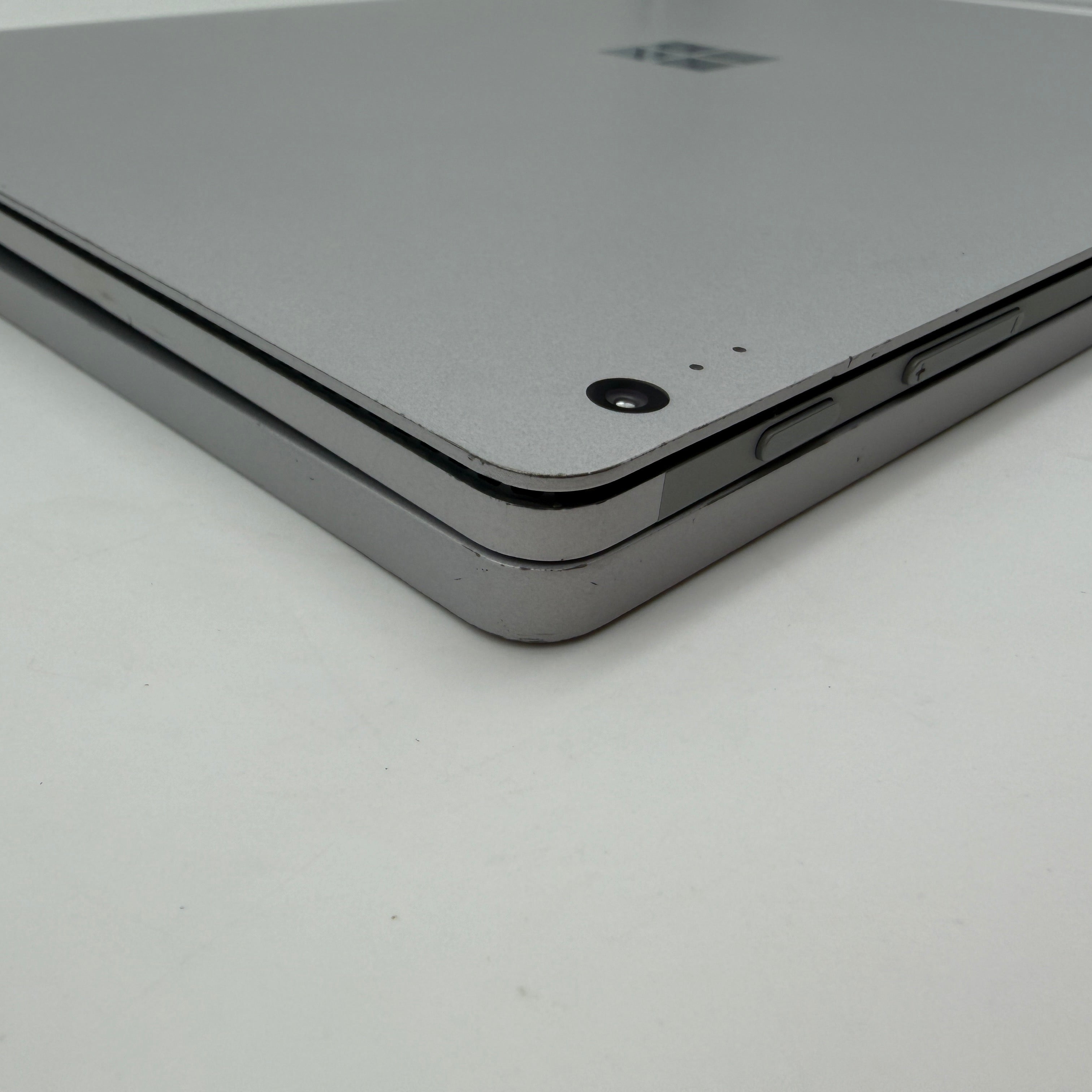 Microsoft Surface Book 2 13.5" i7-86500 8GB 256GB SSD GTX 1050 #PSW149