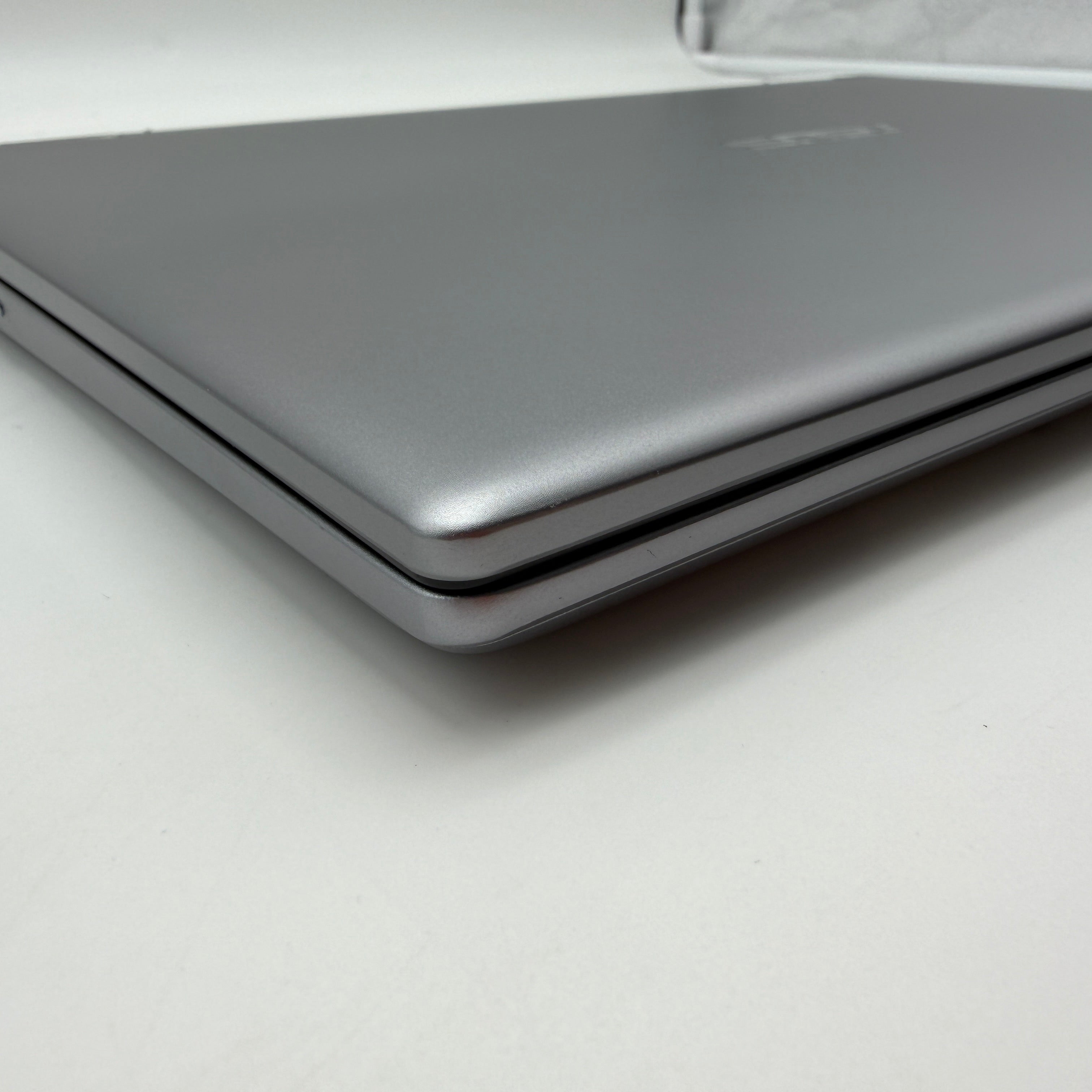 Asus ZenBook UX562IA 14" Touch Ryzen 5 2,30Ghz 8GB 512GB SSD MwSt. #PSW155