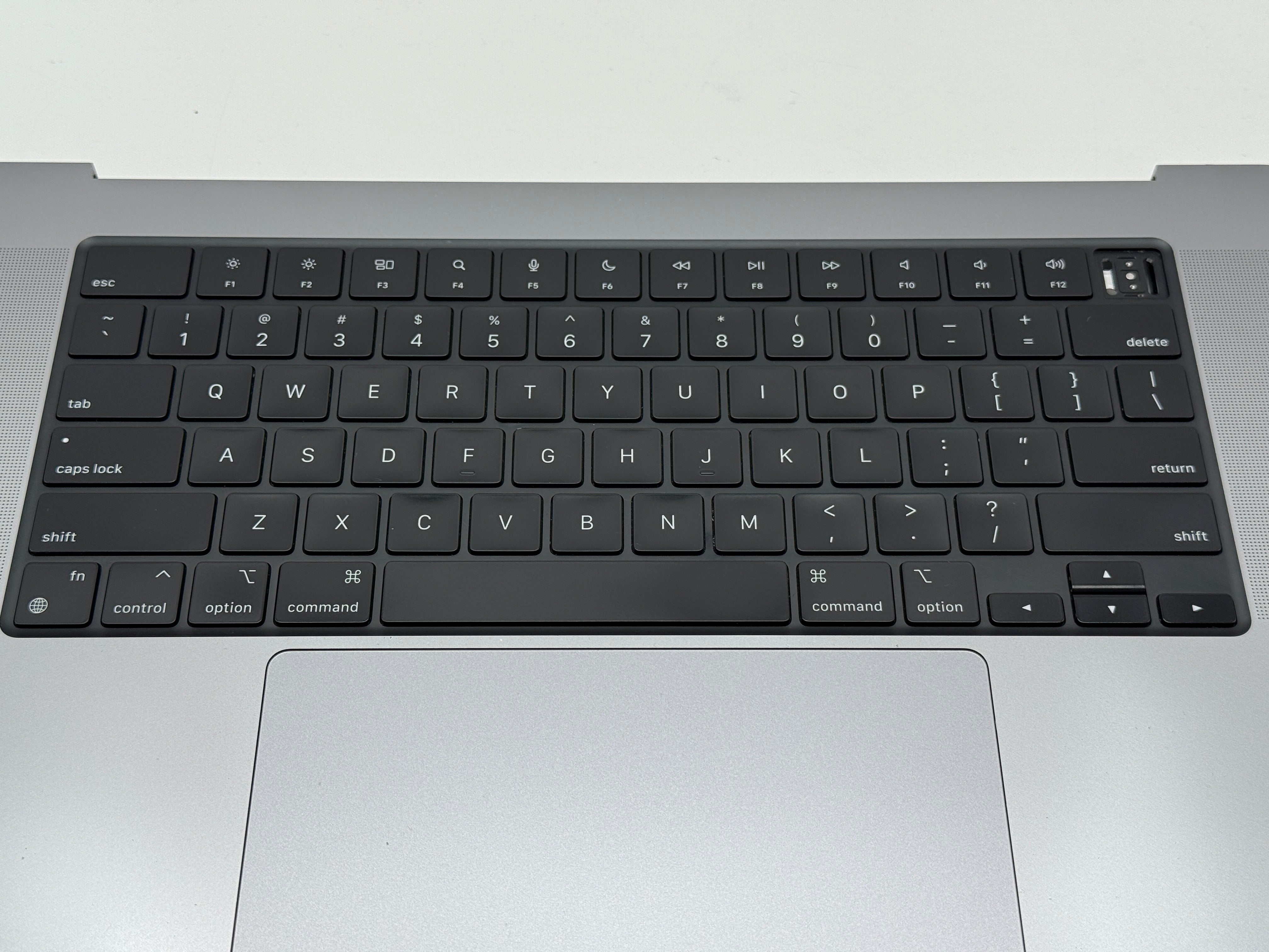 Macbook Pro 16" 2021 A2485 Topcase QWERTY US Tastatur Spacegrau #T784