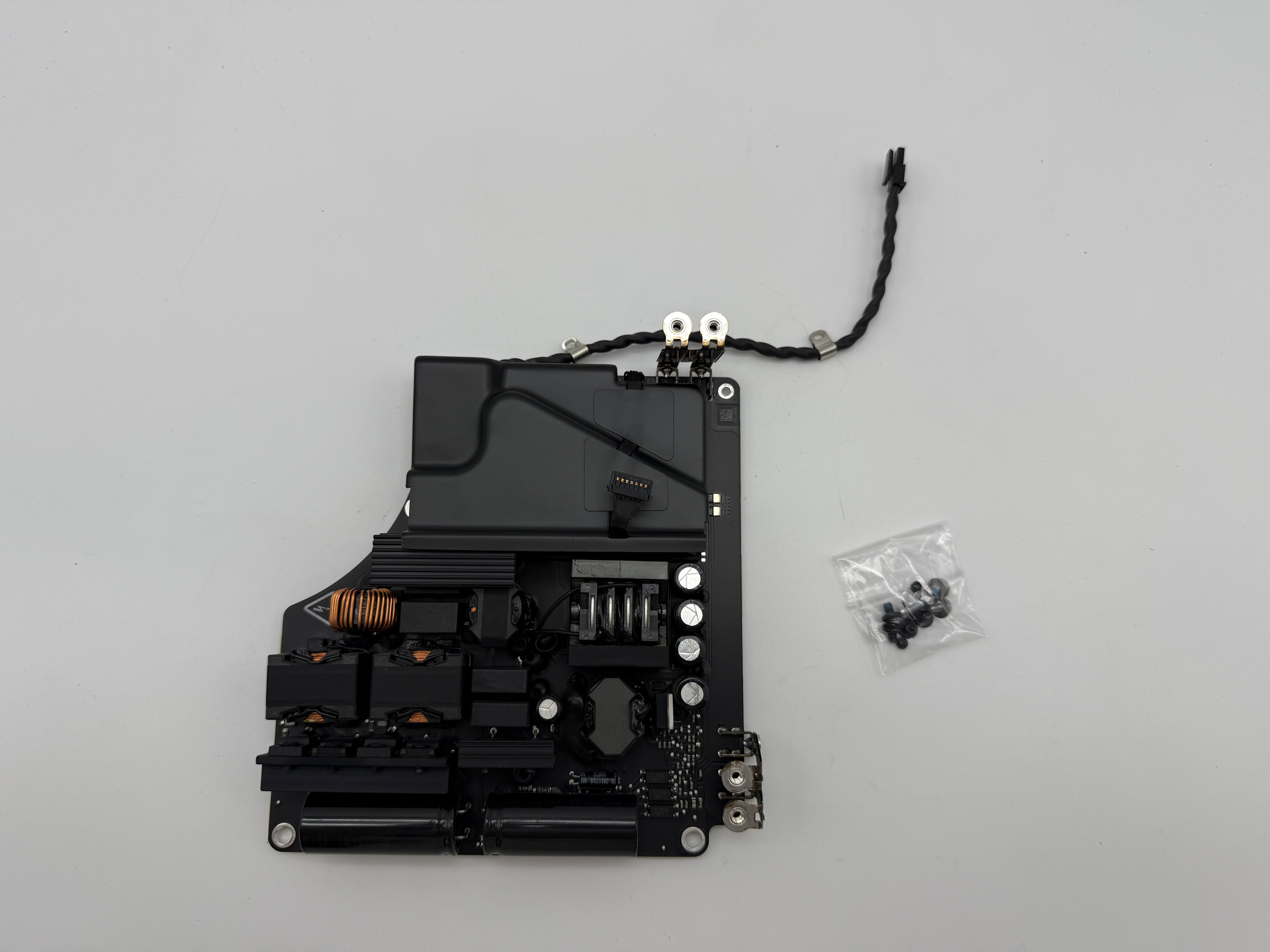 Original Netzteil iMac Pro A1862 2017 Model 661-08944 APG003