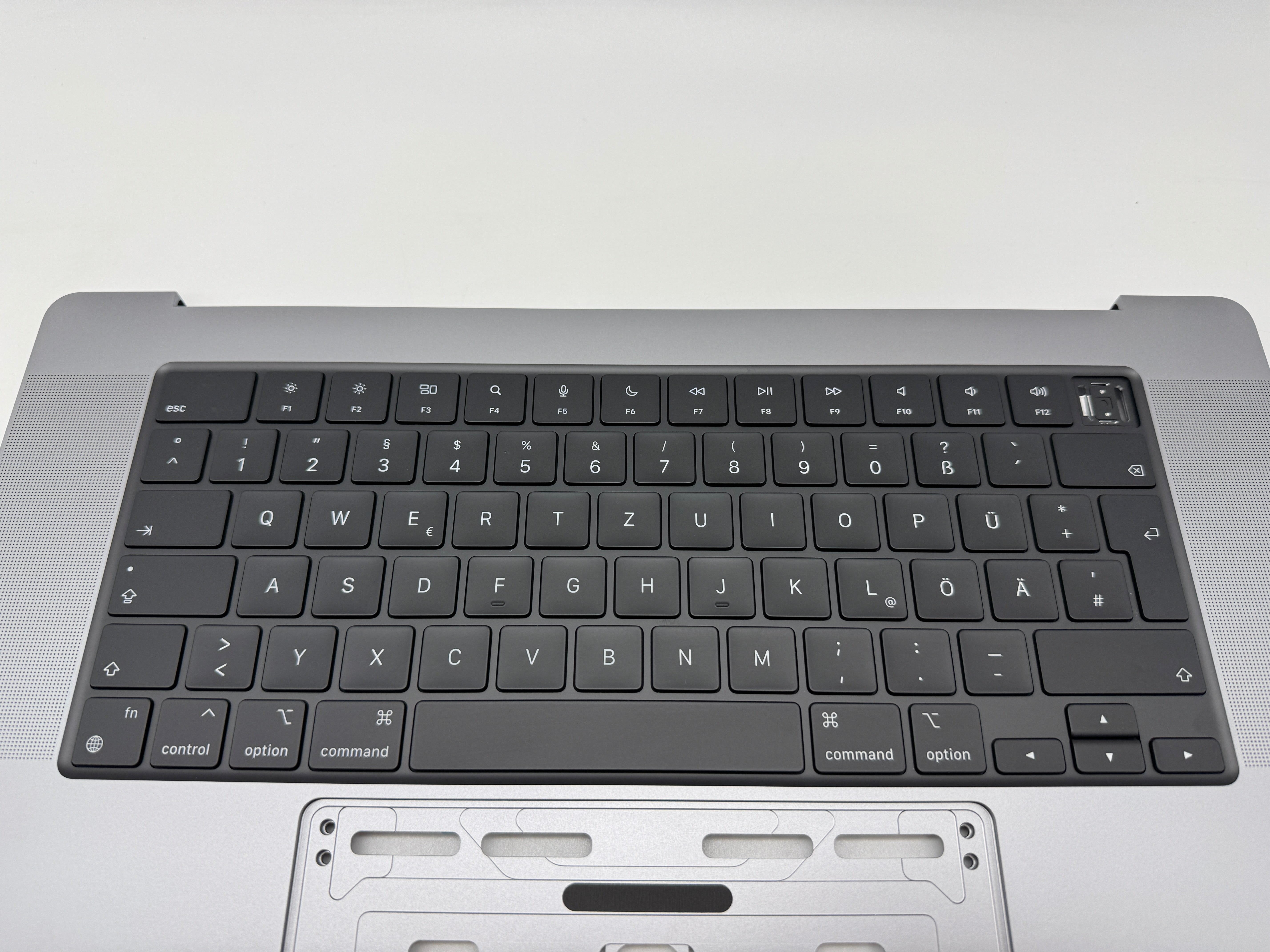 Macbook Pro 16" 2021 A2485 Topcase QWERTZ Tastatur Silber Spacegrau