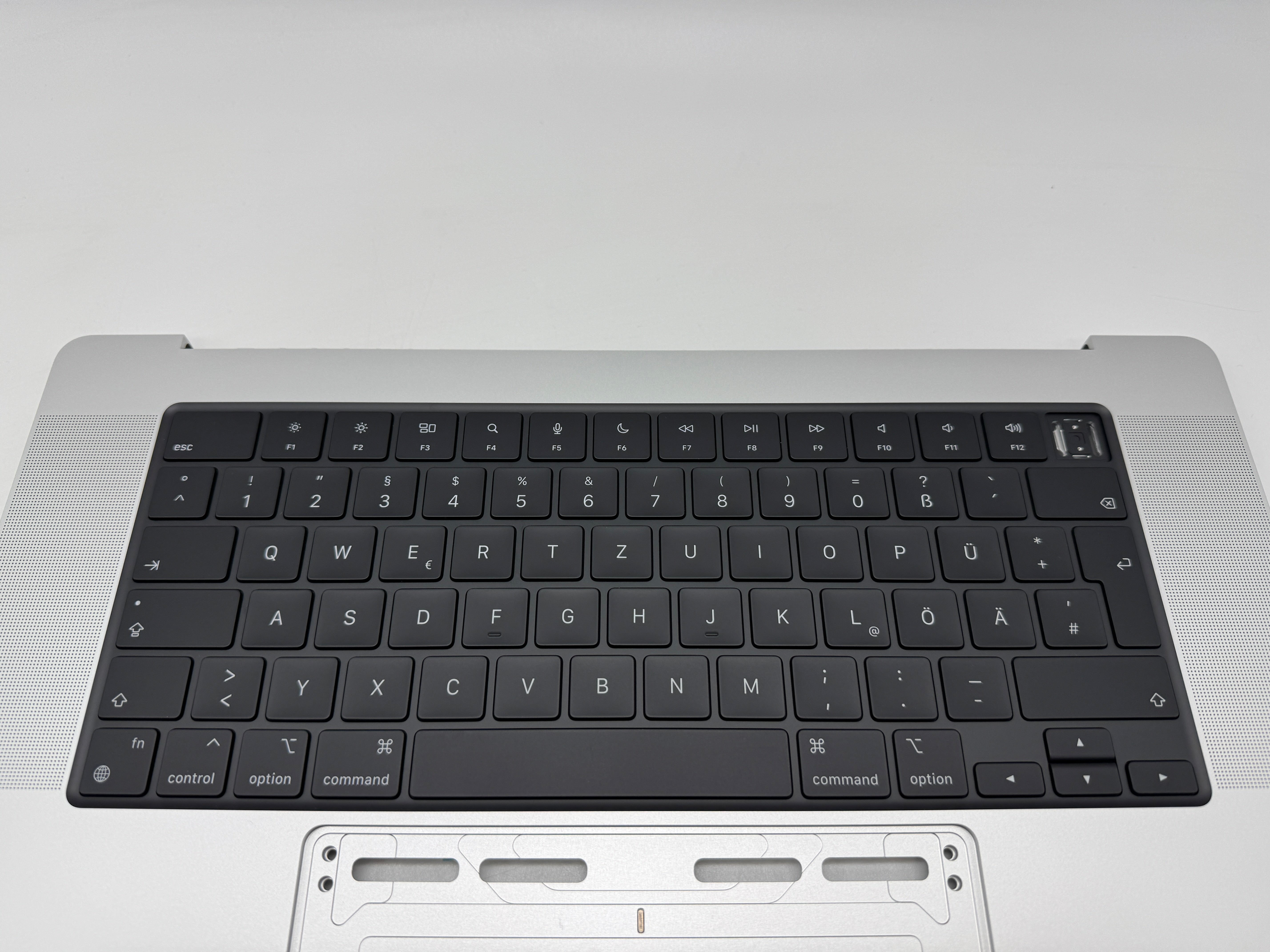 Macbook Pro 16" 2021 A2485 Topcase QWERTZ Tastatur Silber Spacegrau