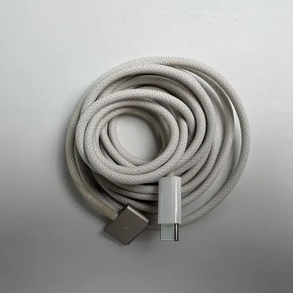 Apple USB-C auf MagSafe 3 Ladekabel 2m – MacBook Pro / Air Gebraucht B Starlight